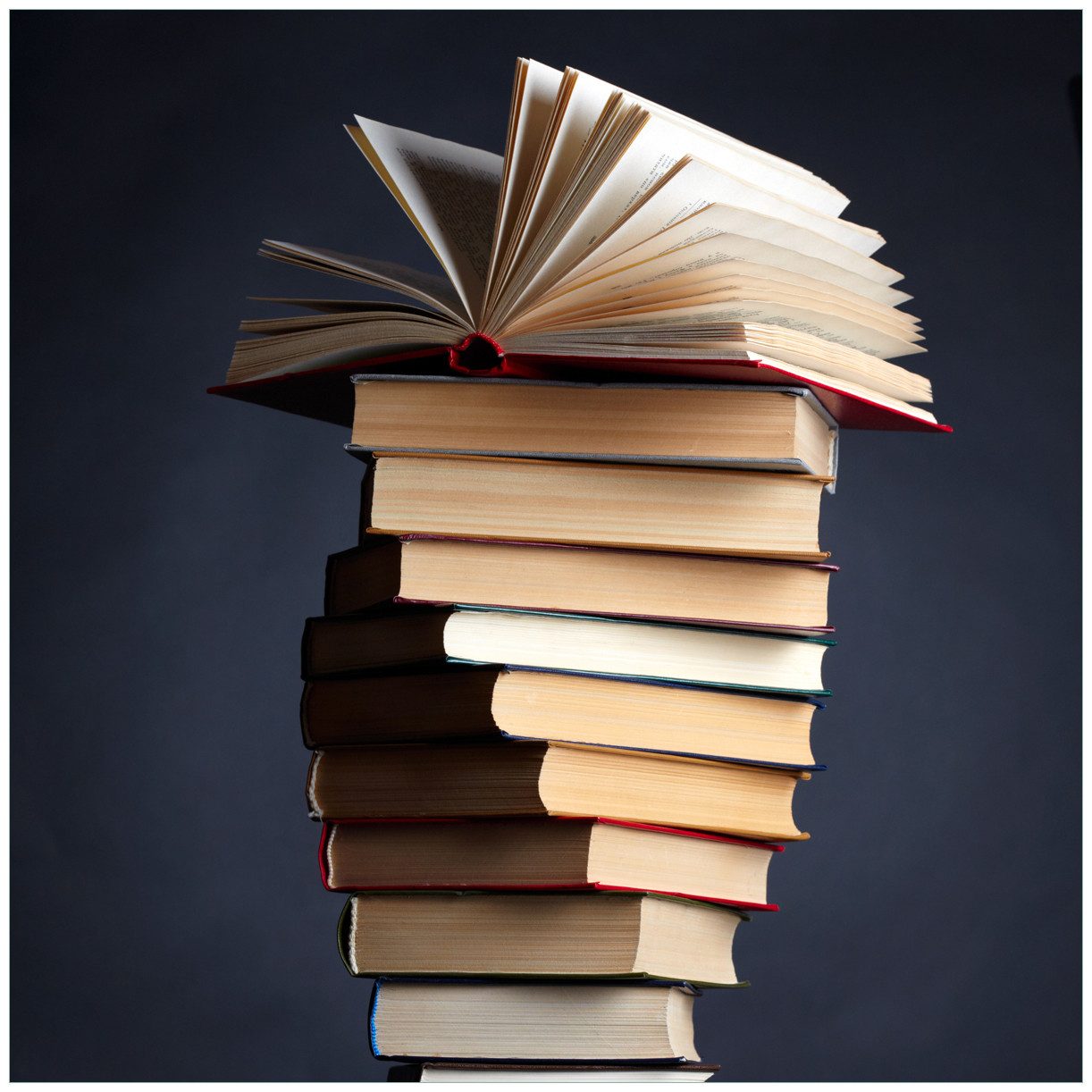 Wallario Möbelfolie Bücherstapel