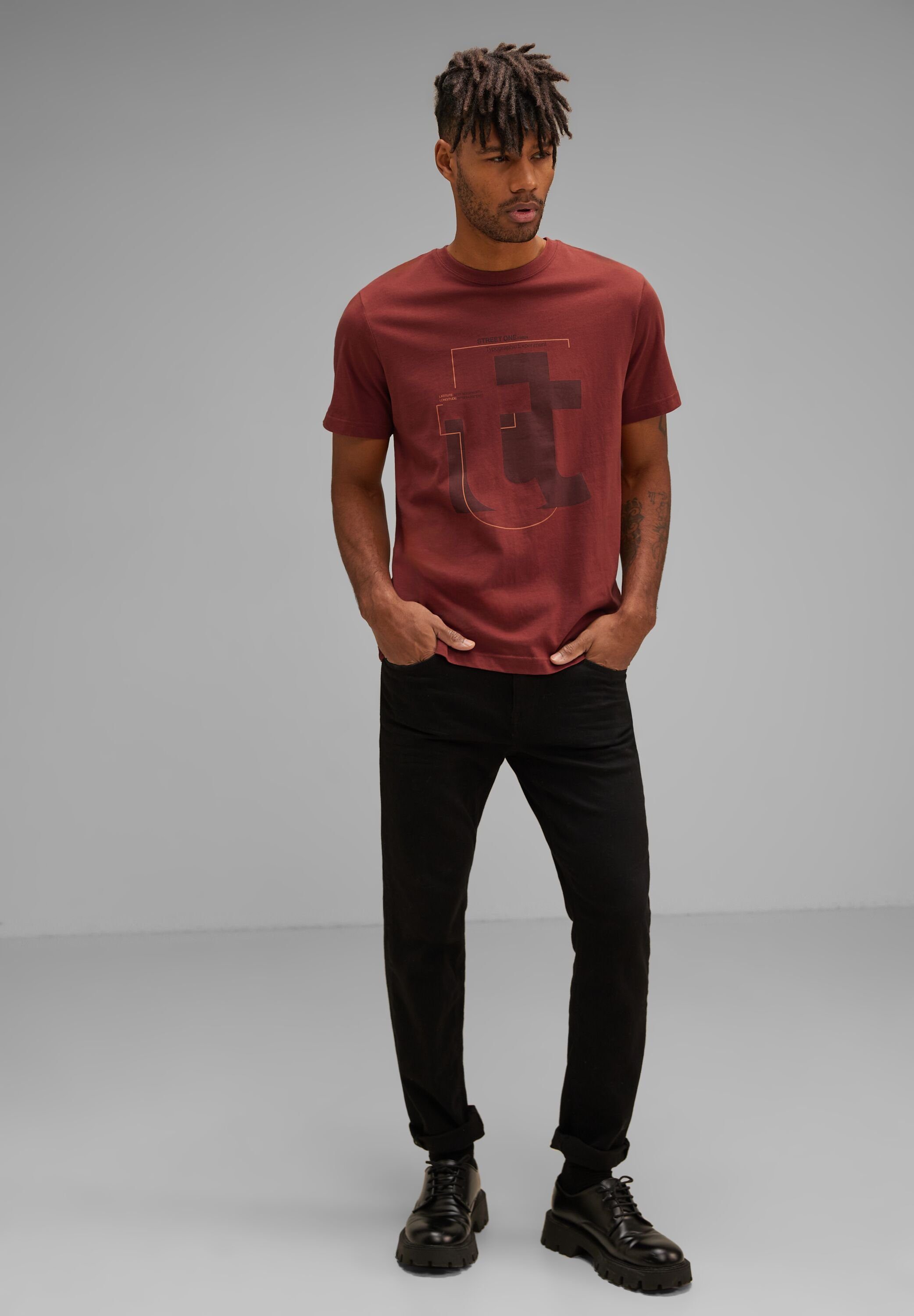 STREET ONE MEN Rundhalsshirt mit red Rundhalsausschnitt rusty