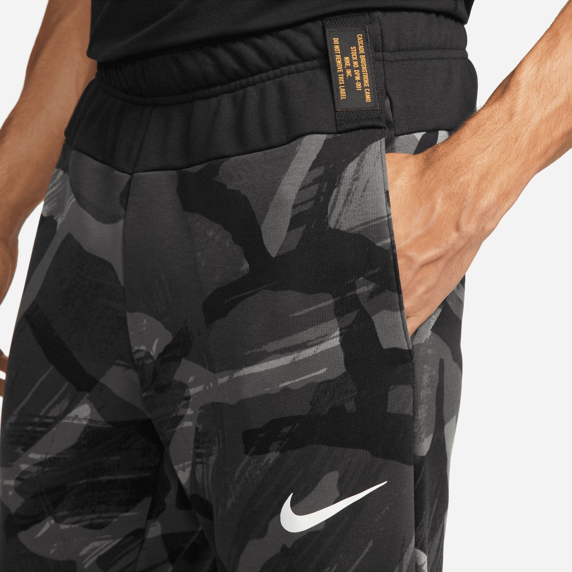 Nike Trainingshose DRI-FIT MEN'S CAMO BLACK/COCONUT TAPERED PANTS MILK FITNESS