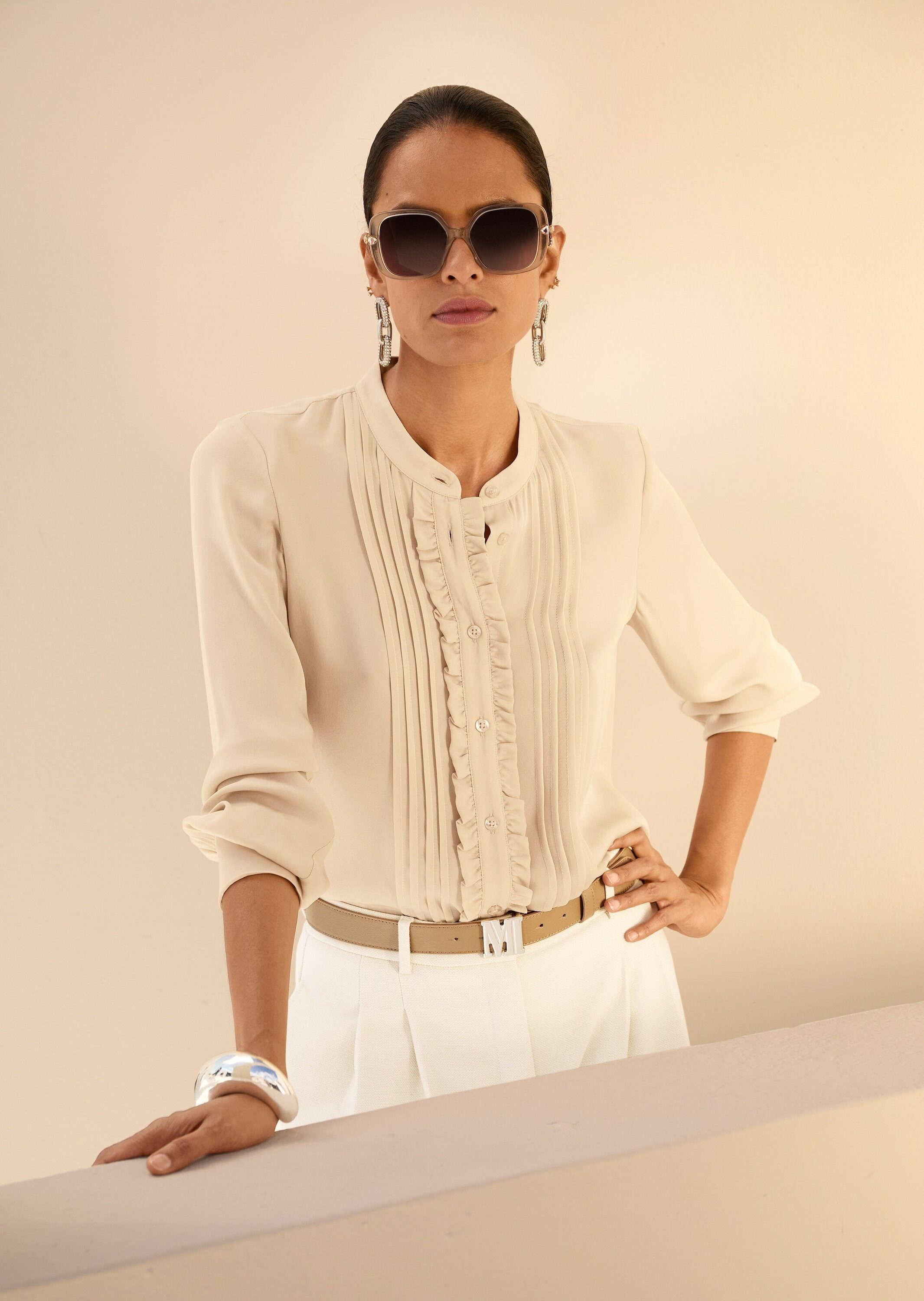 MADELEINE Langarmbluse Elegante Bluse mit Rüschen Mit Stehkragen, Knopfleiste und langen Ärmeln