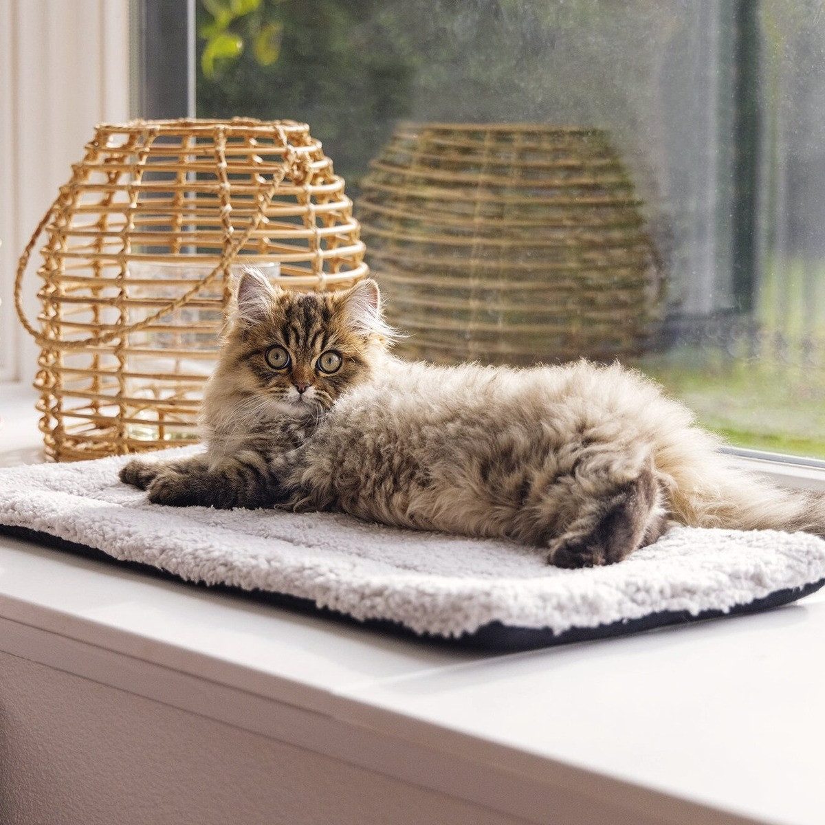 Beeztees Tierbett Kitten Fensterbank-Matte Moos weiß aus Plüsch