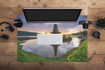 MuchoWow Gaming Mauspad Sonnenaufgang über dem Pura Ulun Danu Bratan-Tempel auf Bali (1-St), Büro für Tastatur und Maus, Mousepad Gaming, 90x60 cm, XXL, Großes