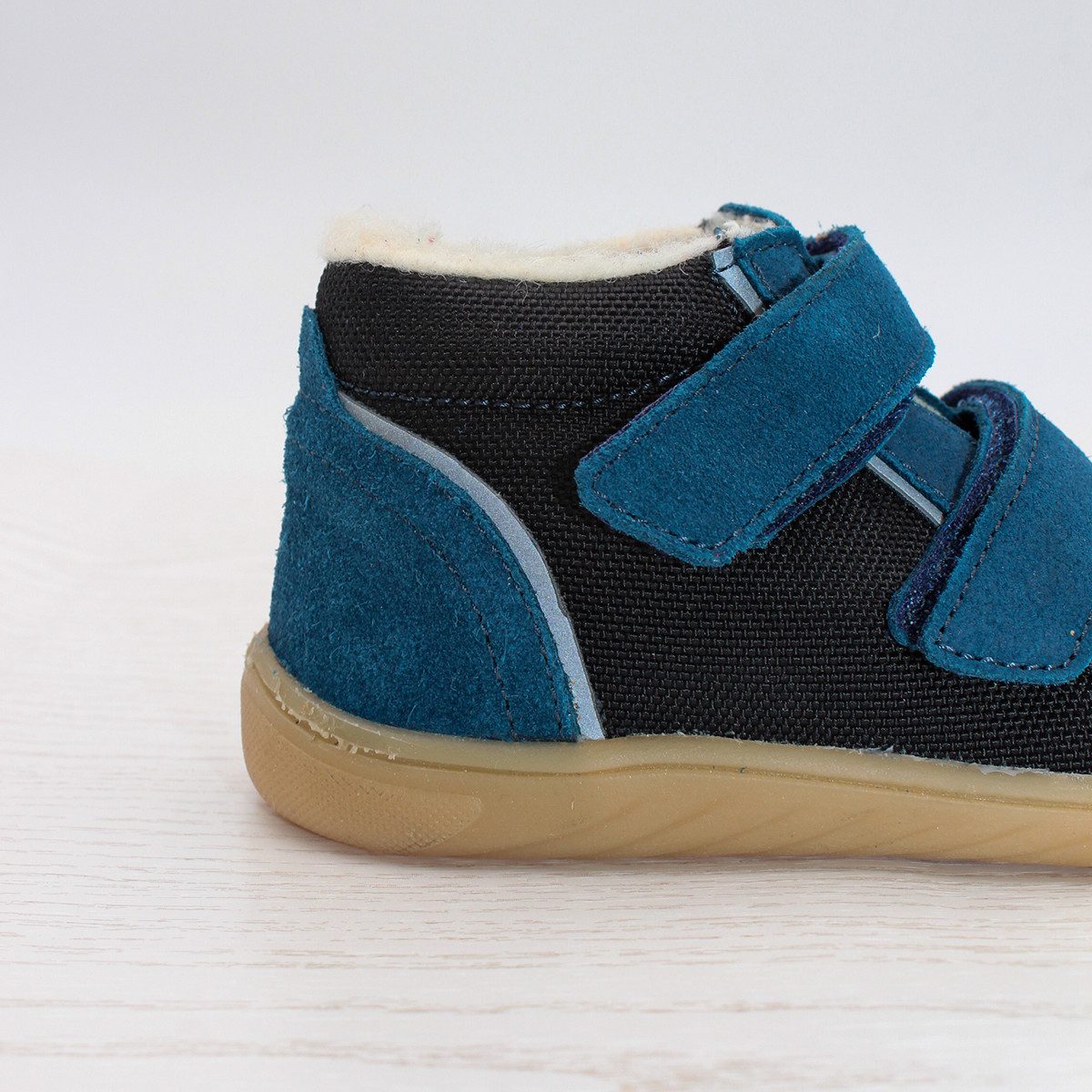 POLOLO Kinderschuh Mario mit Klettverschluss, Barfußschuh mit reflektierenden Elementen, gefüttert mit Bio-Wolle – Bild 3 von 5