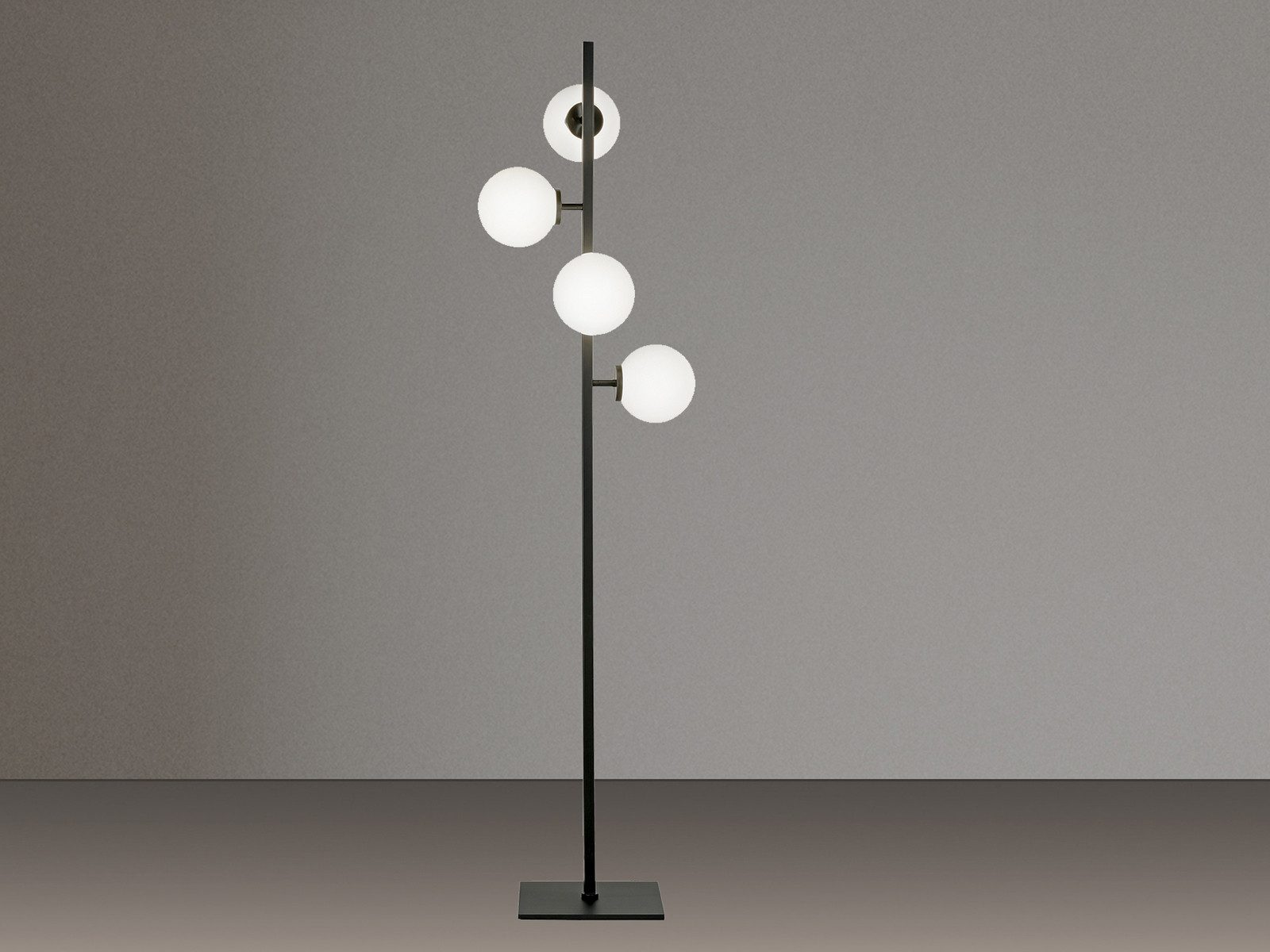 Luce Ambiente Design LED Stehlampe mit Glas-Kugel Lampenschirm Höhe 150cm, Dimmfunktion, LED wechselbar, Warmweiß, ausgefallen-e Stehleuchte Wohnzimmer Lampe stehend mit Leuchtmitteln