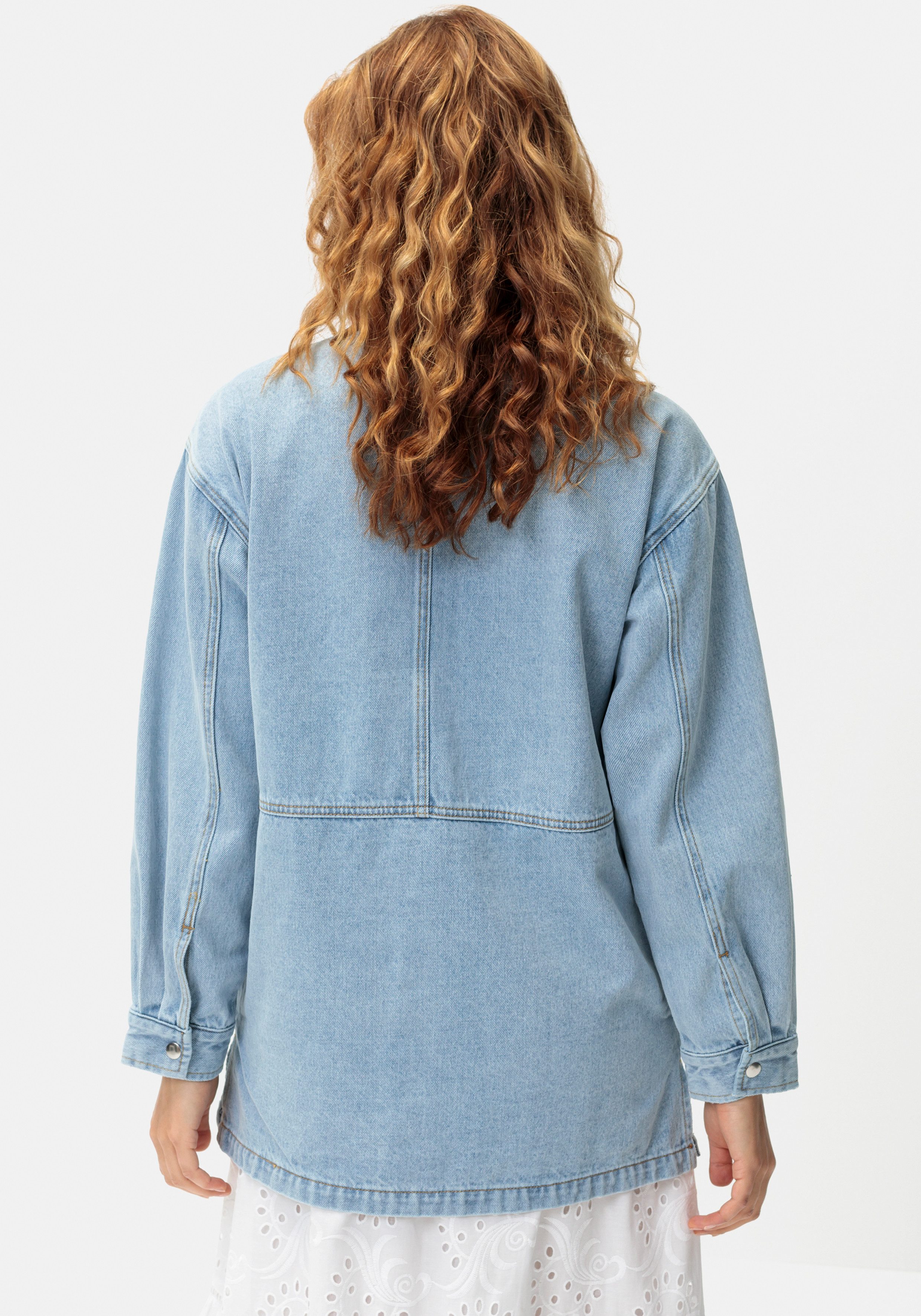 LASCANA Jeansjacke mit seitlichen Schlitzen – Bild 3 von 5