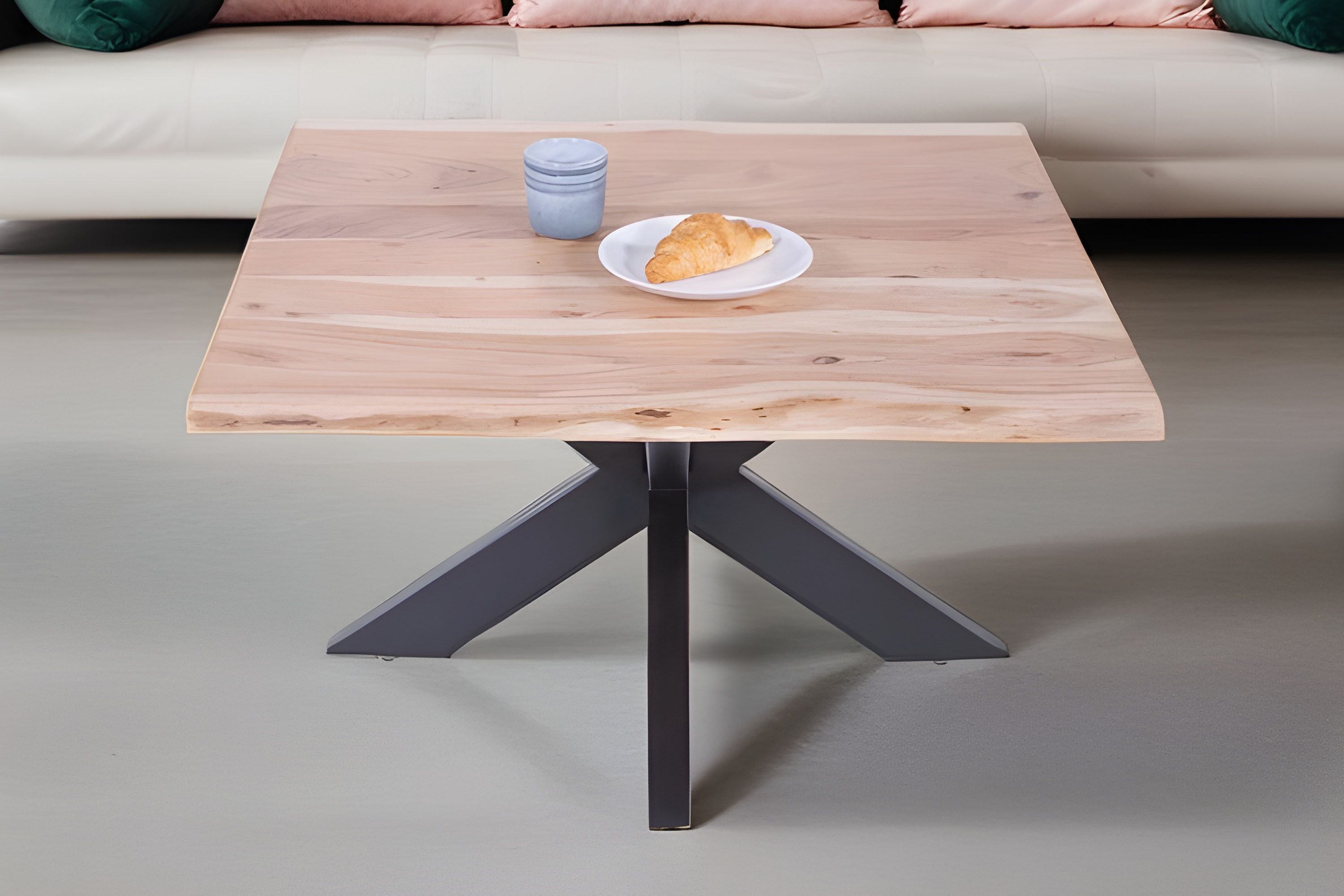 SAM® Couchtisch Shine, Akazienholz massiv, Metallgestell Spider-Form schwarz