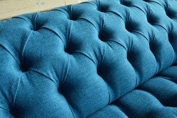 JVmoebel Chesterfield-Sofa Blau Chesterfield Textil Couch Klassische Sofa Sitz Polster Stoff, Die Rückenlehne mit Knöpfen.