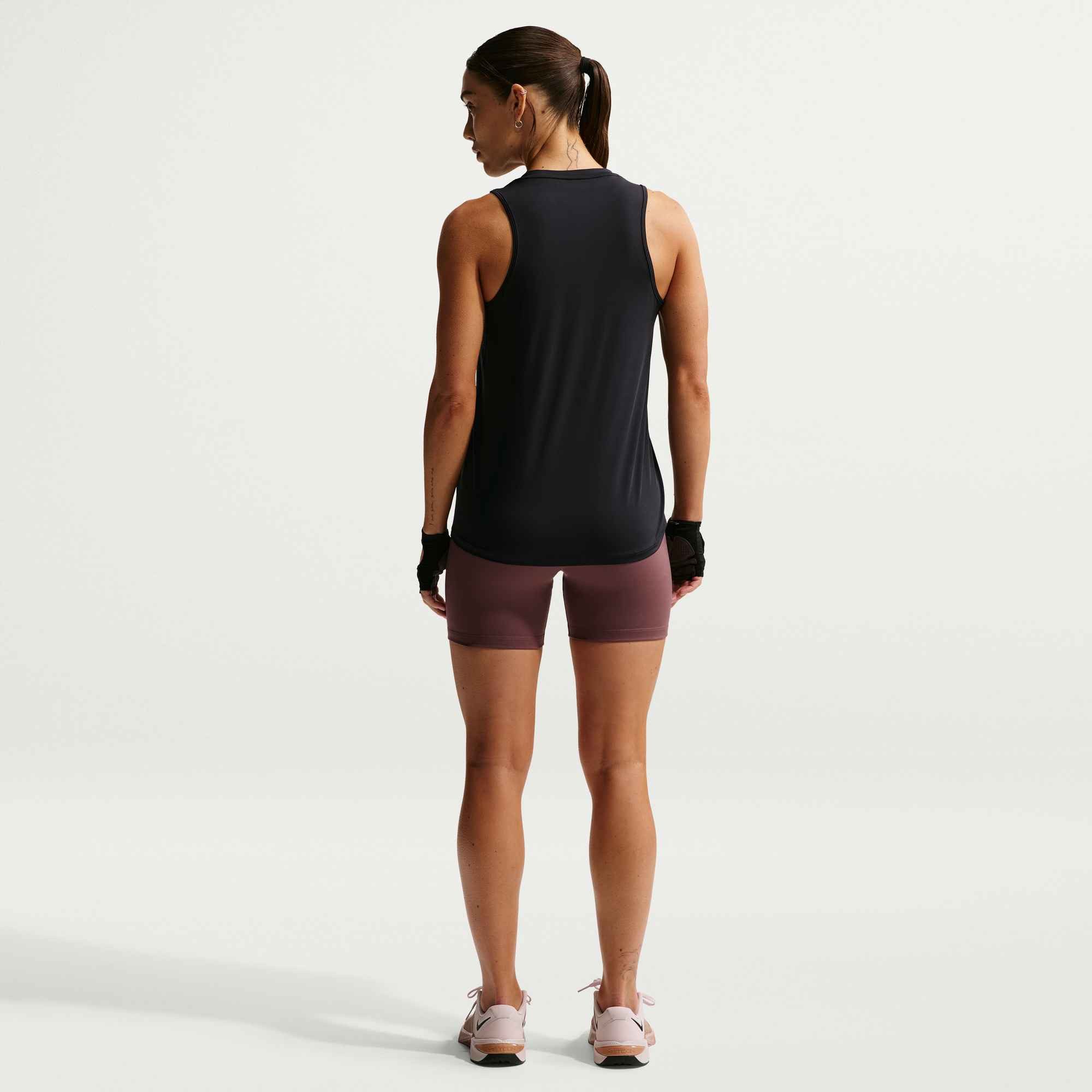 Nike Tanktop W NK ONE CLASSIC DF TANK mit Tanktop-Schnitt, aus Polyester und Elasthan, schweißableitend