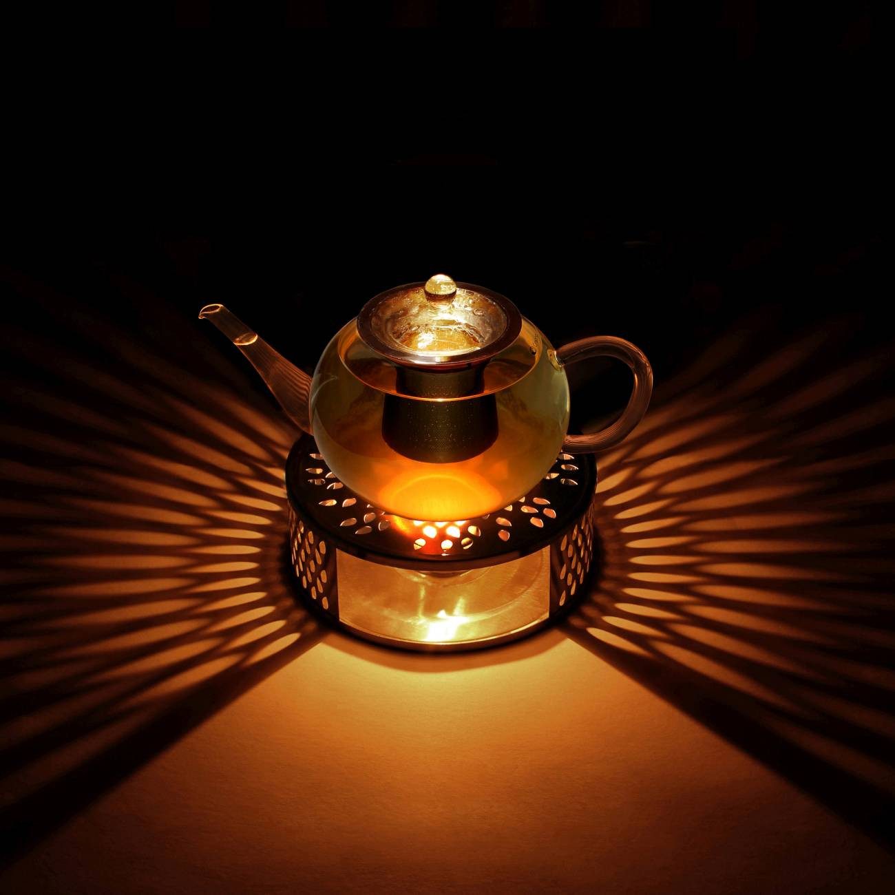 Creano Teekanne Teekanne “flach” 0,8l mit Stövchen aus Edelstahl, 0.8 l, (Set, 4-St., 1 Teekanne, 1 Stövchen, 1 Deckel)