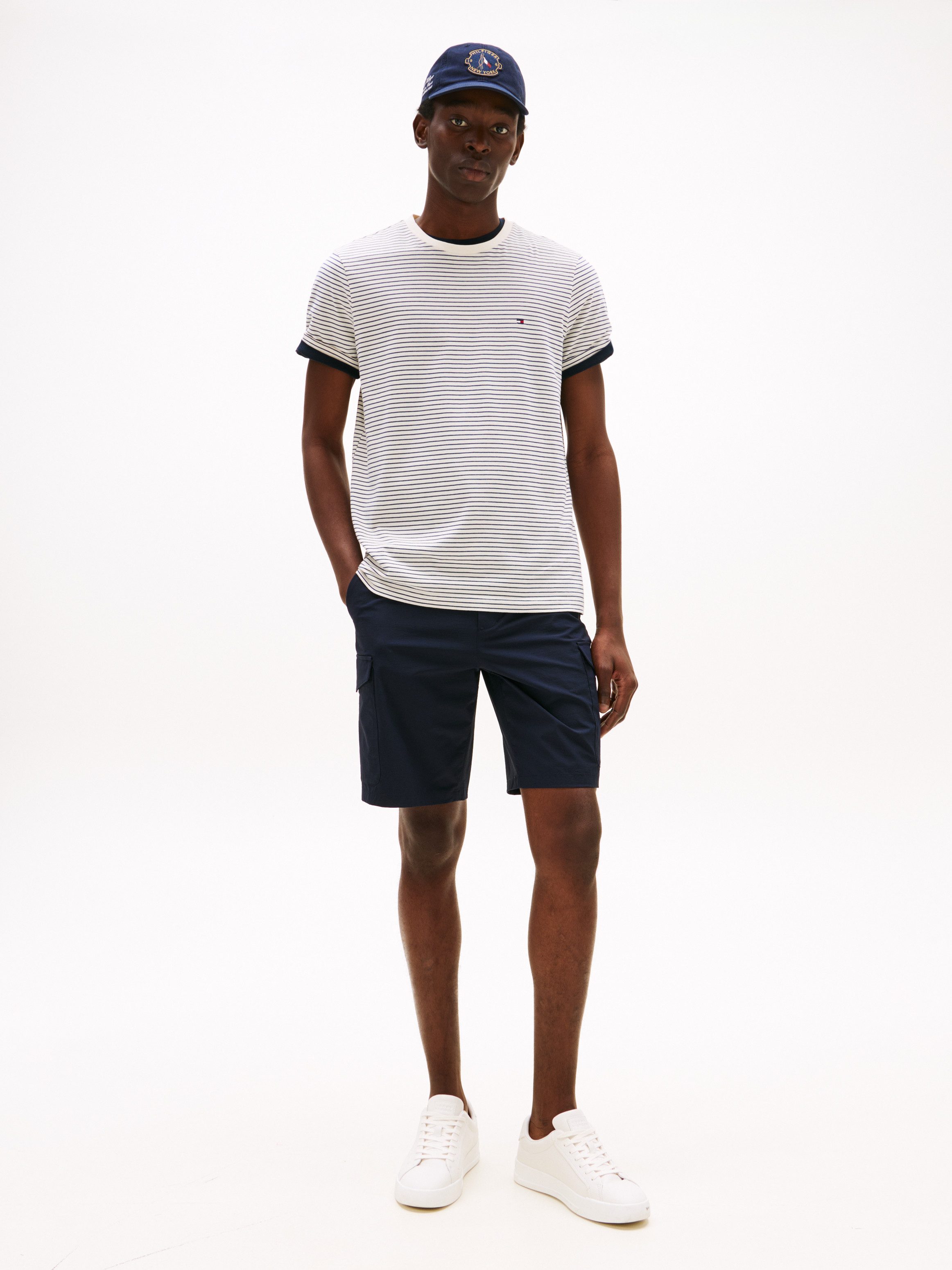 Tommy Hilfiger T-Shirt ESSENTIAL REG FIT SOLID TEE mit Stickerei und Rundha günstig online kaufen