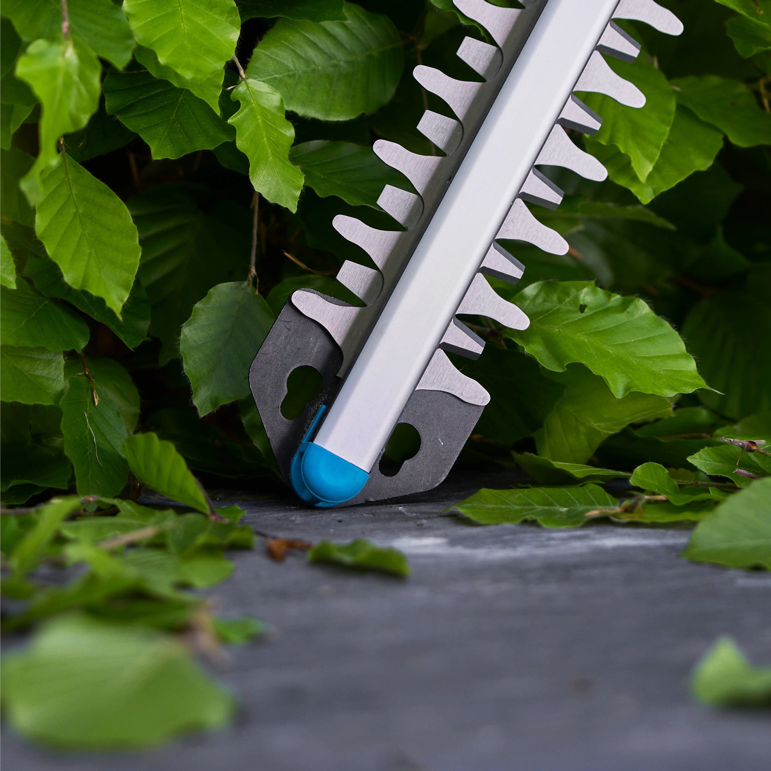 GARDENA Akku-Heckenschere EasyCut 45/18V P4A Ready-To-Use Set, Inkl. Akku und Ladegerät