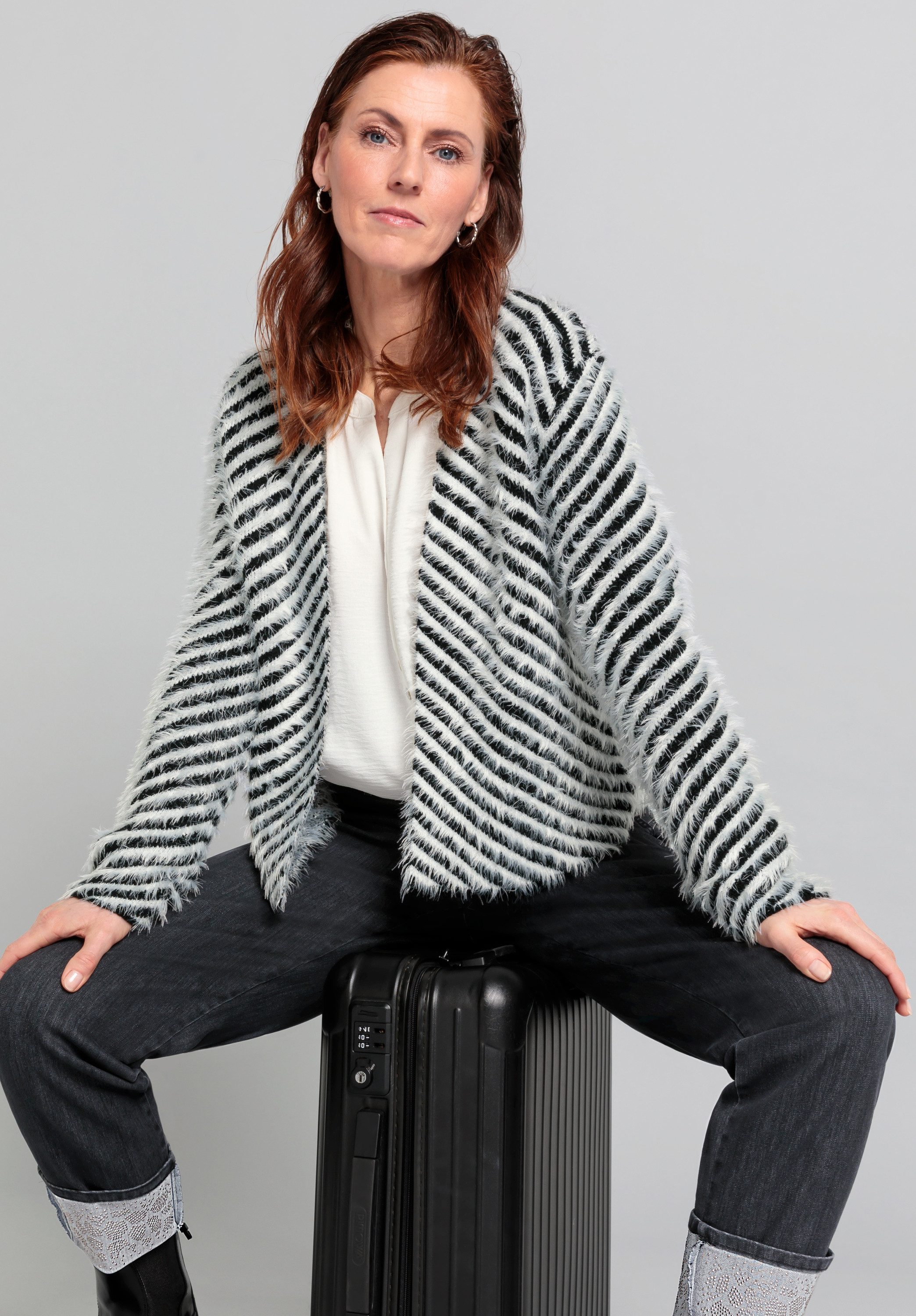 bianca Strickjacke VALENTE in angesagtem Effektgarn, schwarz und weiß günstig online kaufen