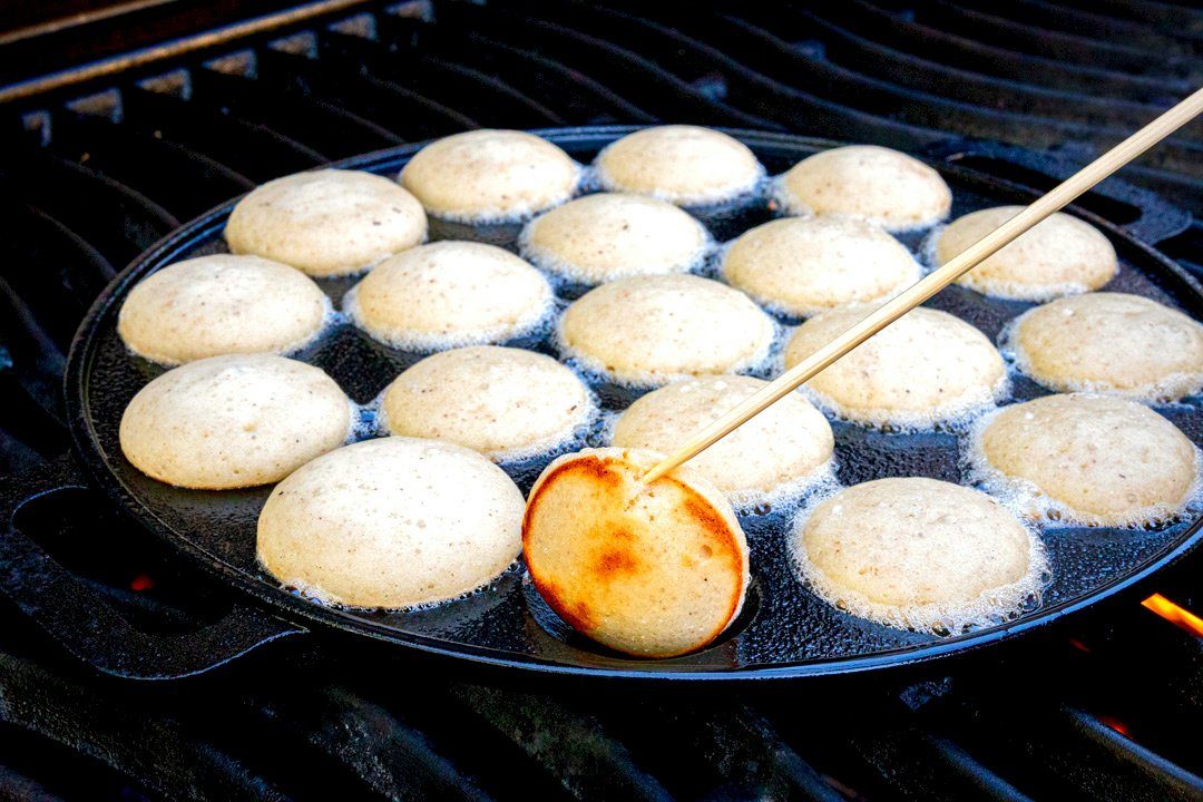 BBQ-Toro Poffertjespfanne Gusseisen Poffertjes Pfanne, Förtchenpfanne für 19 Förtchen, Ø 24 c, Gusseisen