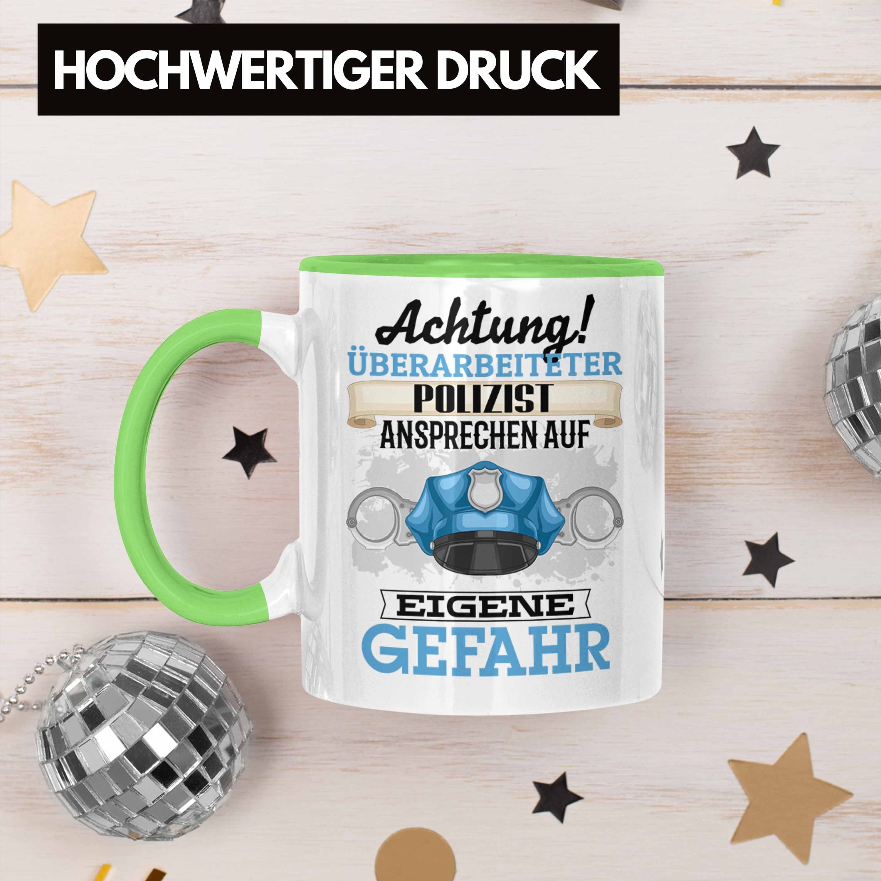 Trendation Tasse Geschenk Geschenkidee Grün Kaffeebecher Lustiger Polizist Spruch Tasse für