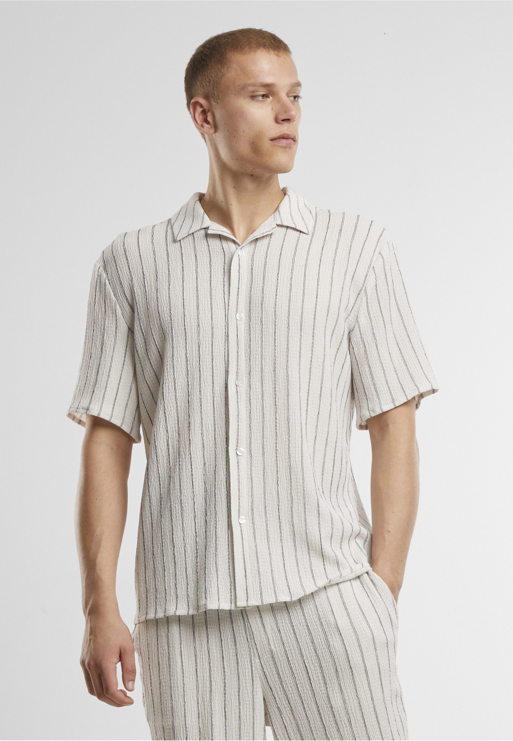 URBAN CLASSICS Langarmhemd Urban Classics Striped Crinkle Resort Shirt (1-tlg) – Bild 3 von 5