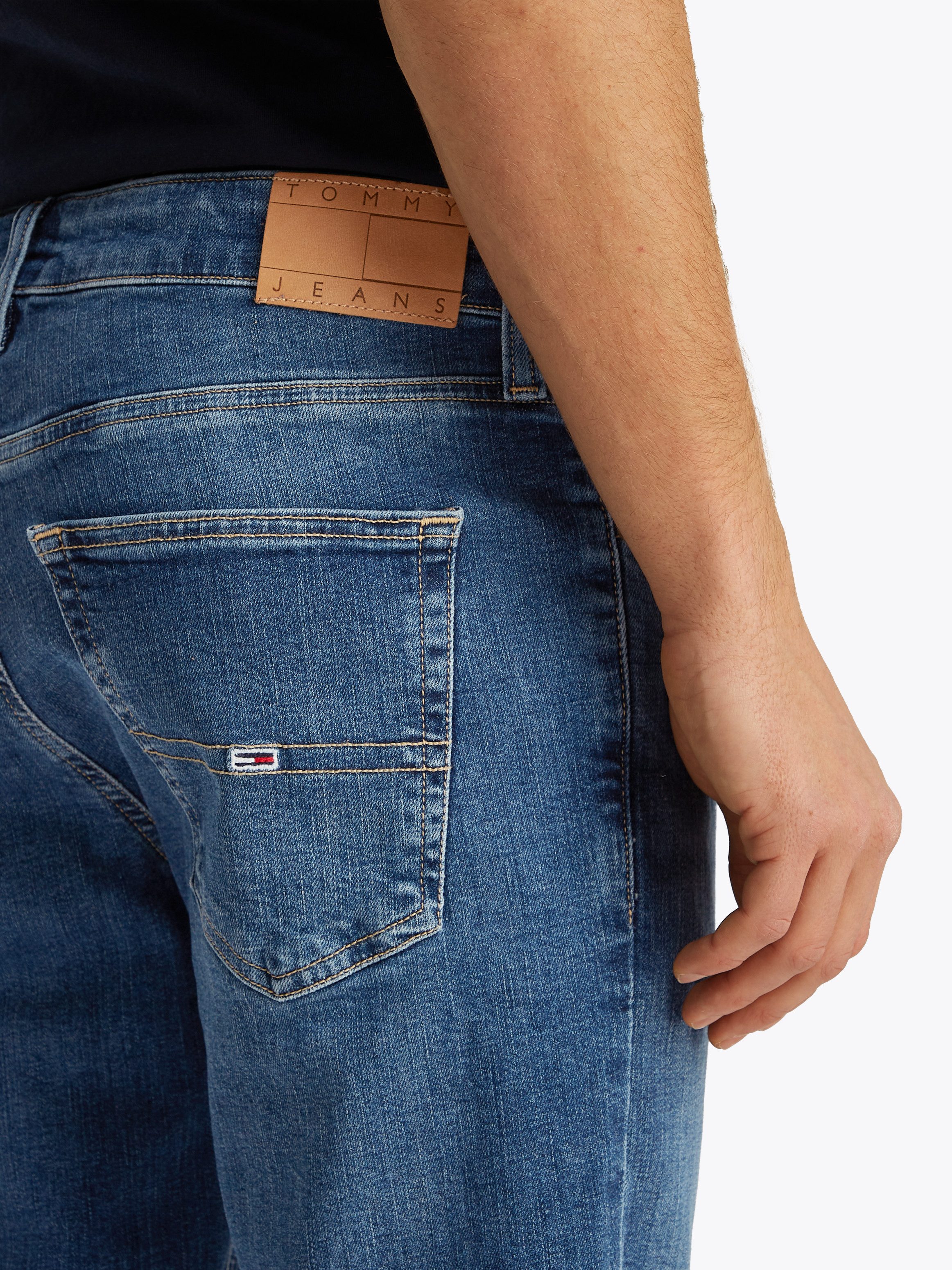 Tommy Jeans Slim-fit-Jeans Austin Slim Tapered zum Knöchel hin schmaler werdende Jeans mit mittlerer Leibhöhe