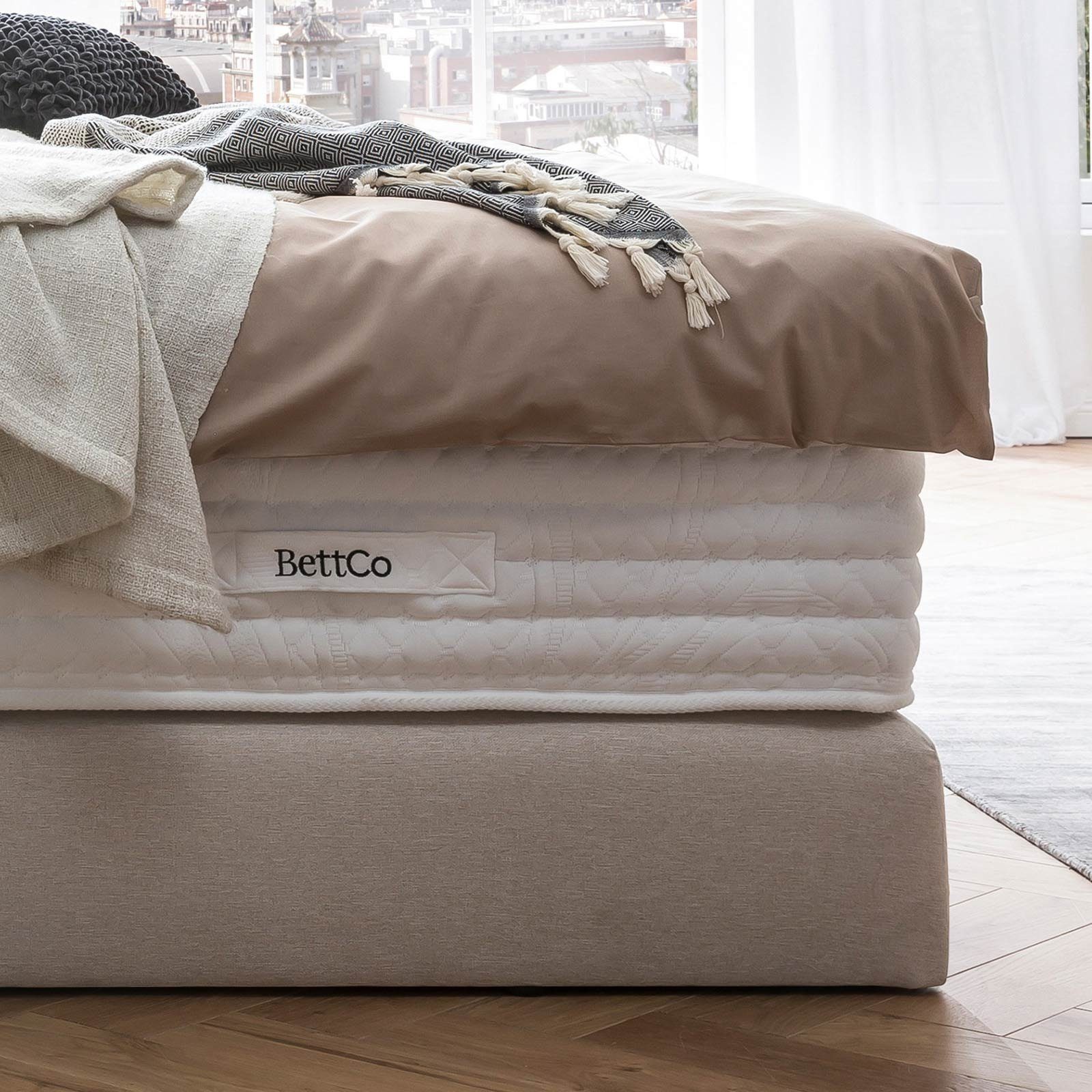 BettCo Boxspringbett Kansas (in Beige 140 x + 200 Kachel-Design Webstoff, Topper, cm), Gleiterfüße optionaler