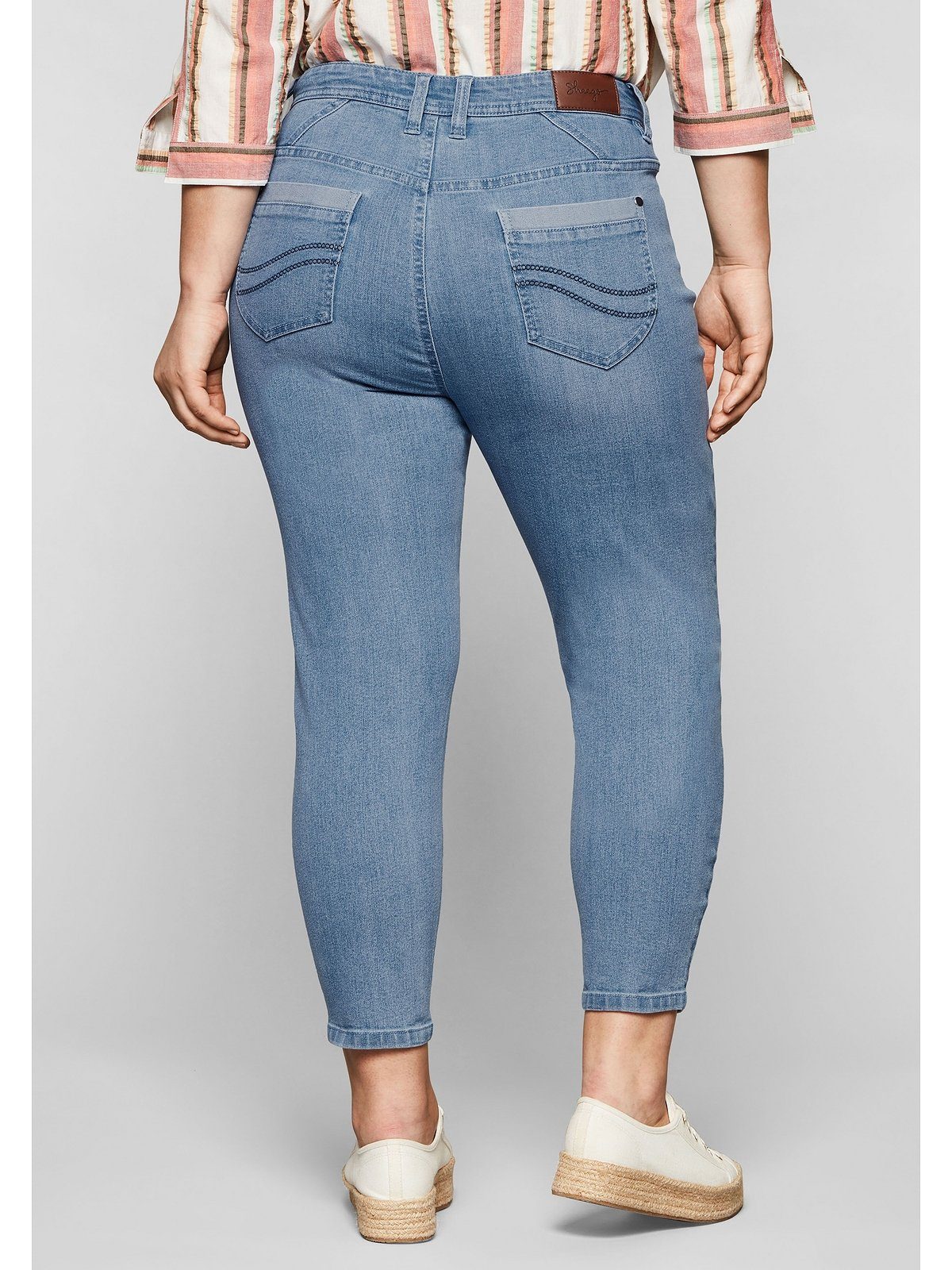 Sheego Stretch-Jeans Große Größen 7/8-Länge, vorn light used Denim in Stickerei mit blue