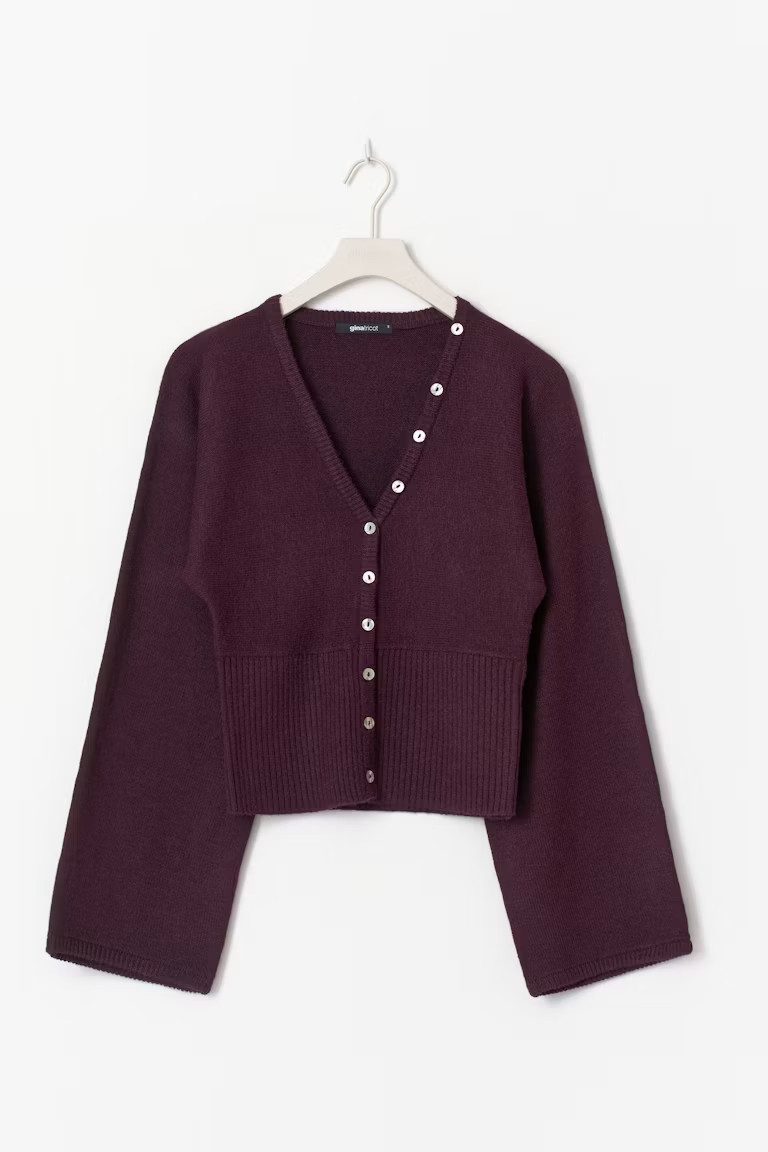 Gina Tricot Strickjacke - Figurbetonte Strickjacke mit V-Ausschnitt und Knöpfen für Damen