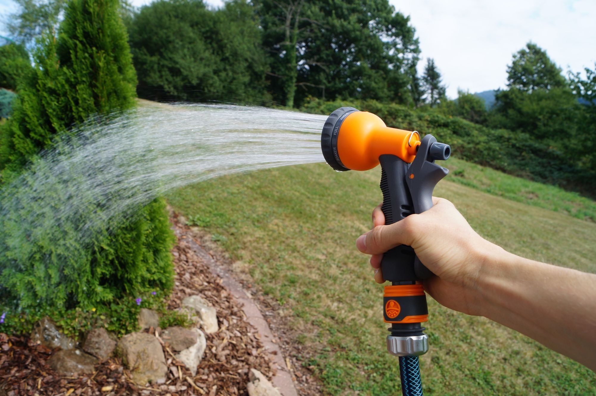 Jardinion Bewässerungssystem Gartenbrause Handbrause Schlauchbrause Sprühpistole, (Grau, 1-tlg), Multibrause, Gartenbewässerung, Regenbrause, Sprühkopf