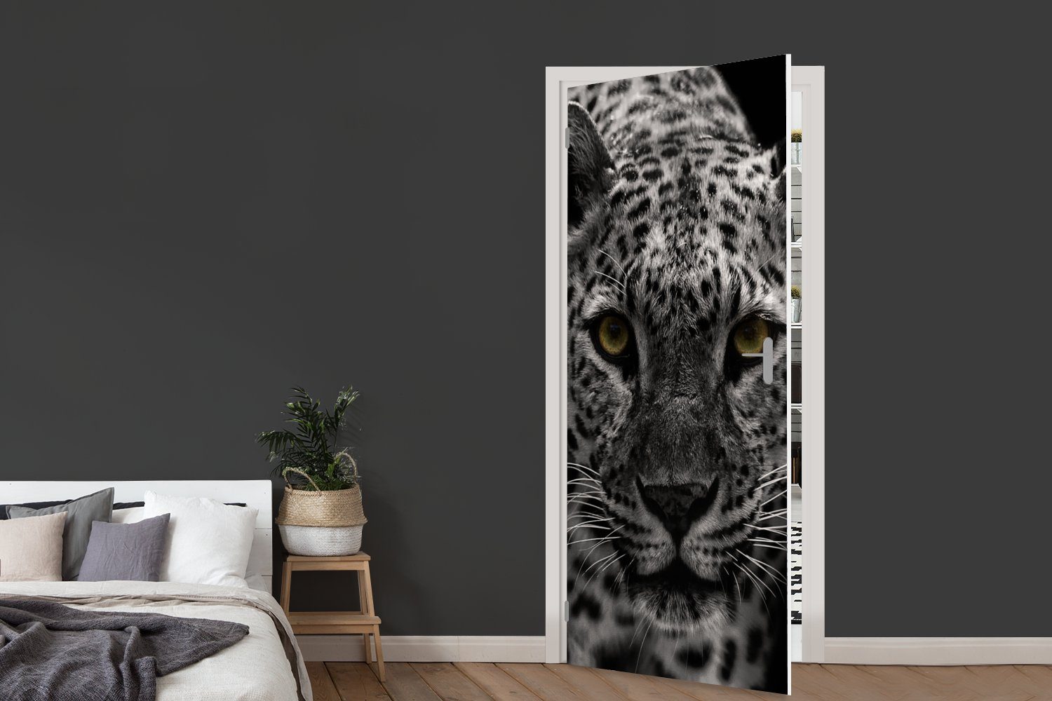 MuchoWow Türaufkleber, für Matt, St), 75x205 farbigen Leoparden, Türtapete Tür, eines Schwarz-Weiß-Foto bedruckt, (1 cm Fototapete