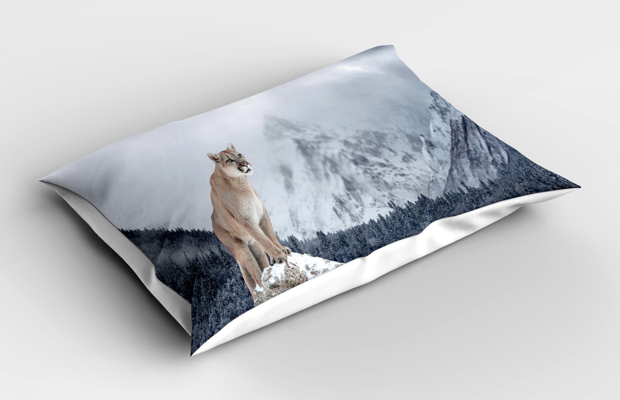 Size Gedruckter und Snowy Puma (1 Dekorativer Stück), Winter Abakuhaus King Mountains Standard Kissenbezug, Kissenbezüge