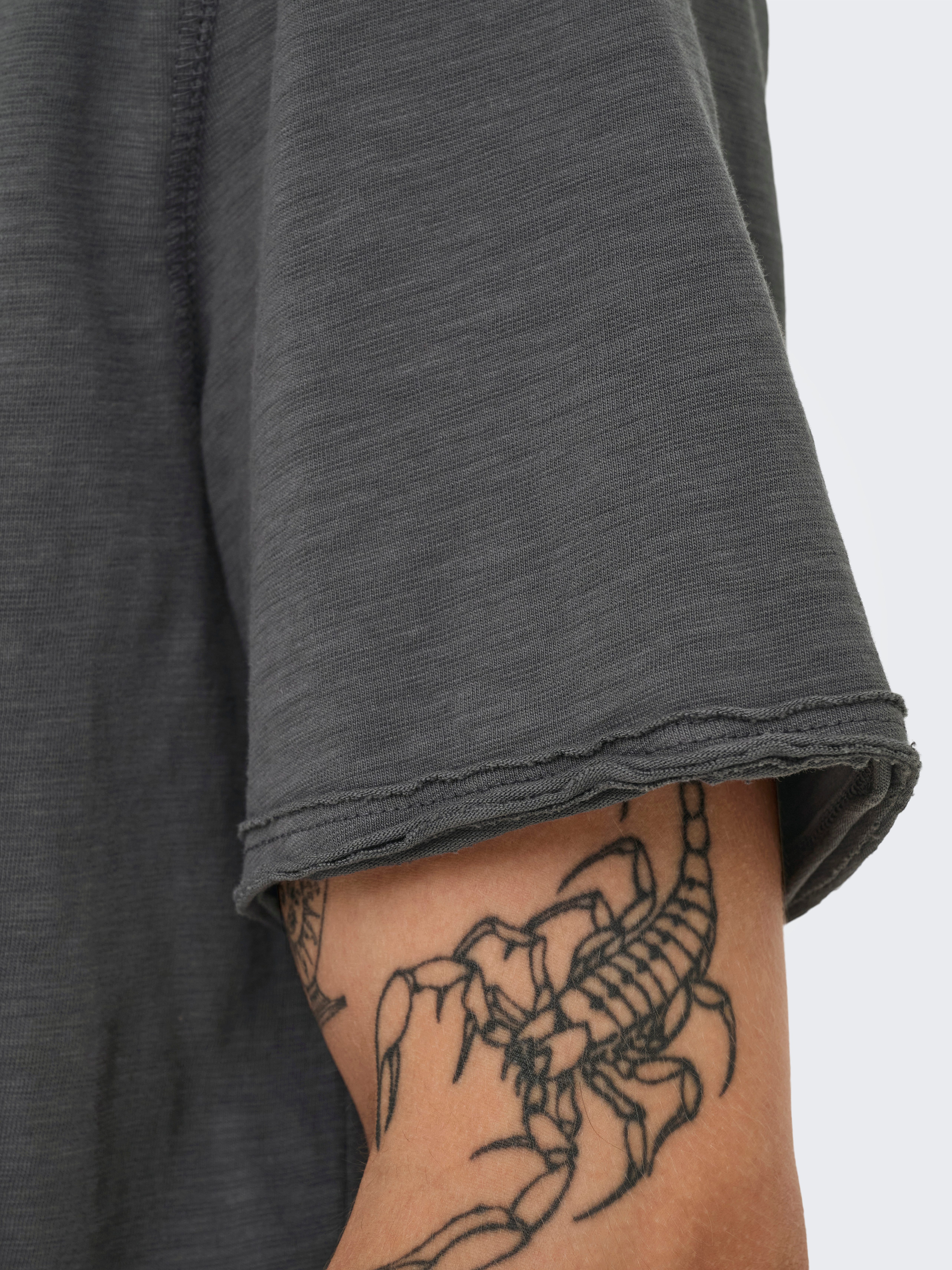 ONLY & SONS Rundhalsshirt ONSBENNE LONGY SS TEE NF 7822 NOOS Baumwolle, lang geschnitten