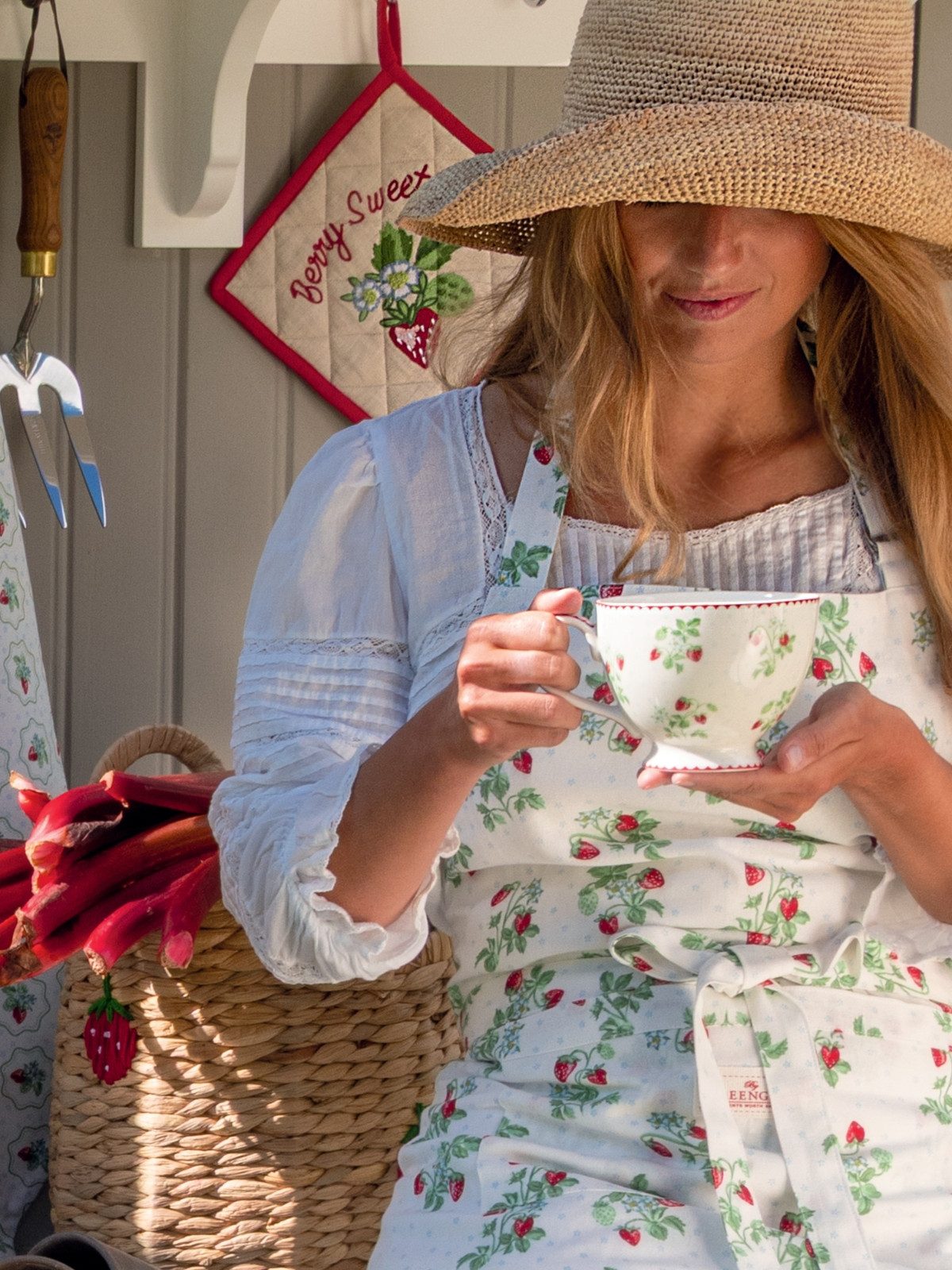 Greengate Tasse Berry Tasse white 0,35l, Steingut