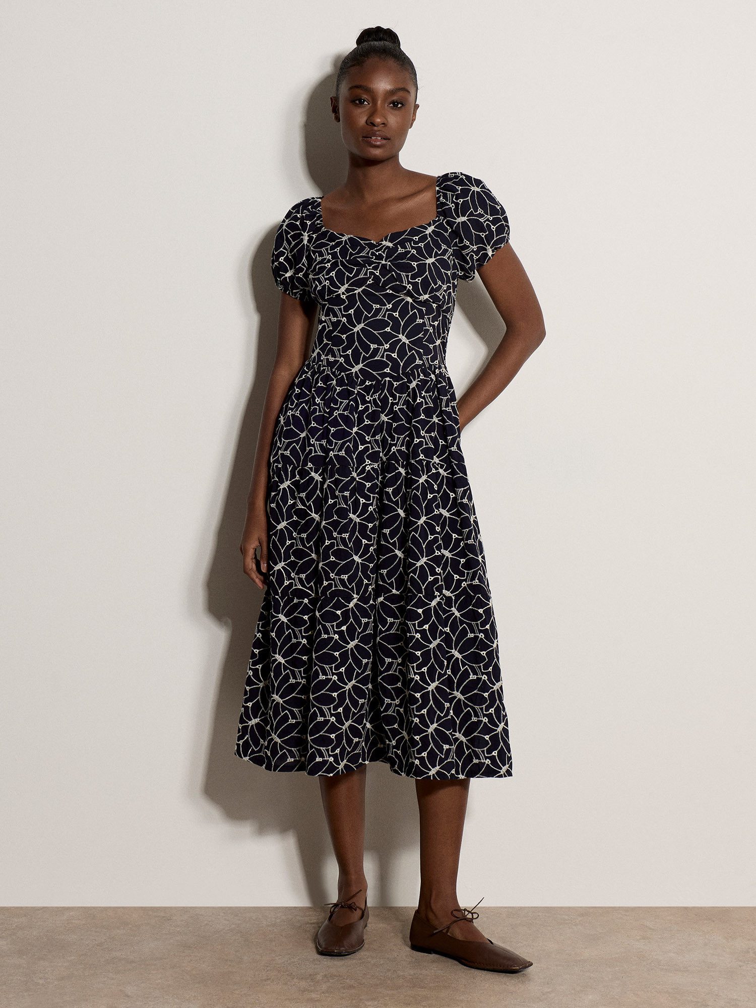 Apricot Midikleid Midi-Kleid mit Blumenstickerei mit Stufenrock