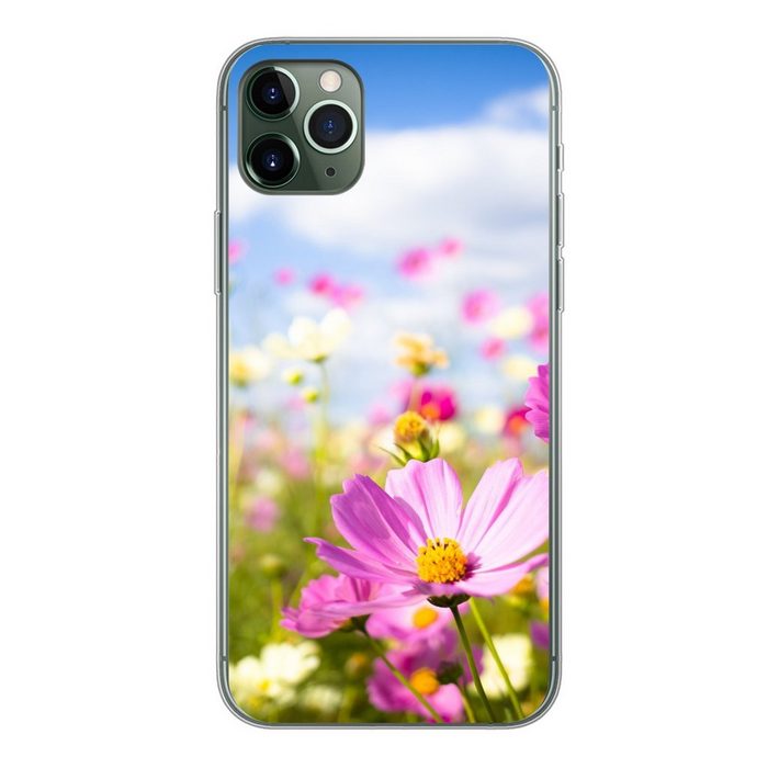 MuchoWow Handyhülle Blumen - Wiese - Lila - Gras - Weiß - Wolken - Blau Handyhülle Apple iPhone 11 Pro Max Smartphone-Bumper Print Handy