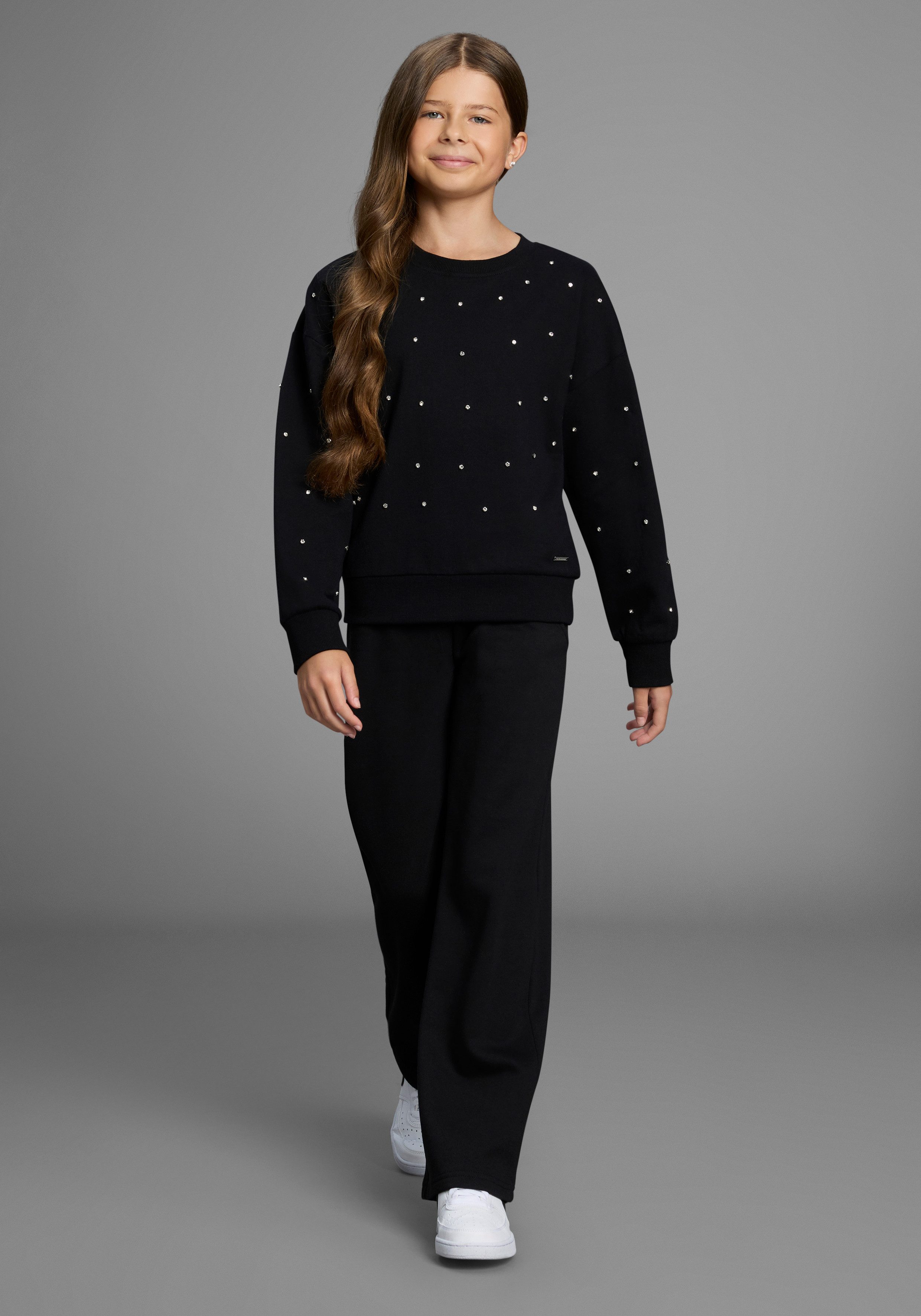 Bruno Banani Sweatshirt Kurzgeschnittenes Sweatshirt mit Strass-Steinen Für TEENS. Trendiges Shirt mit Strass-Steinen – Bild 4 von 5