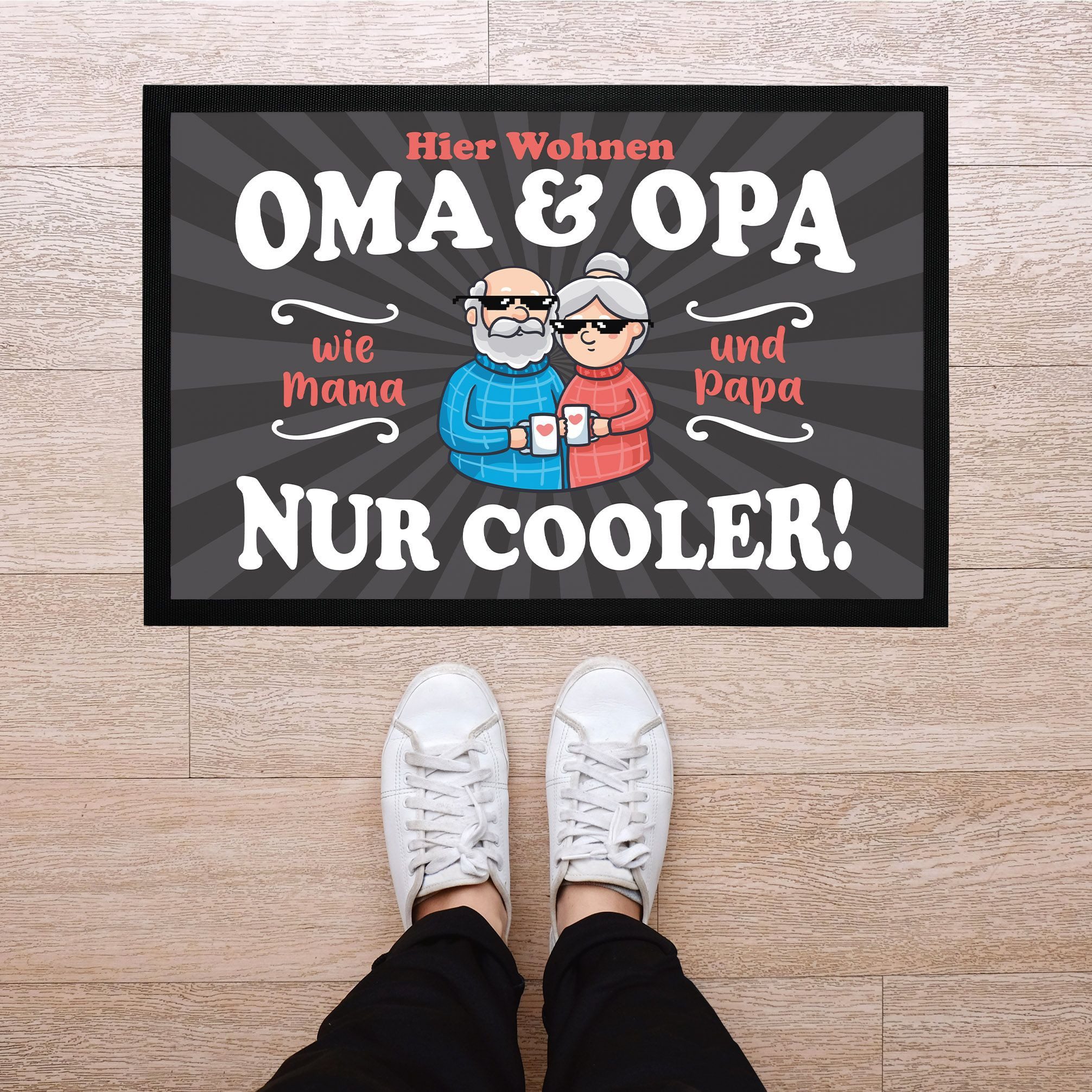 MoonWorks Fußmatte Fußmatte Geschenk Hier wohnen Oma und Opa Großeltern lustige, rechteckig – Bild 3 von 5