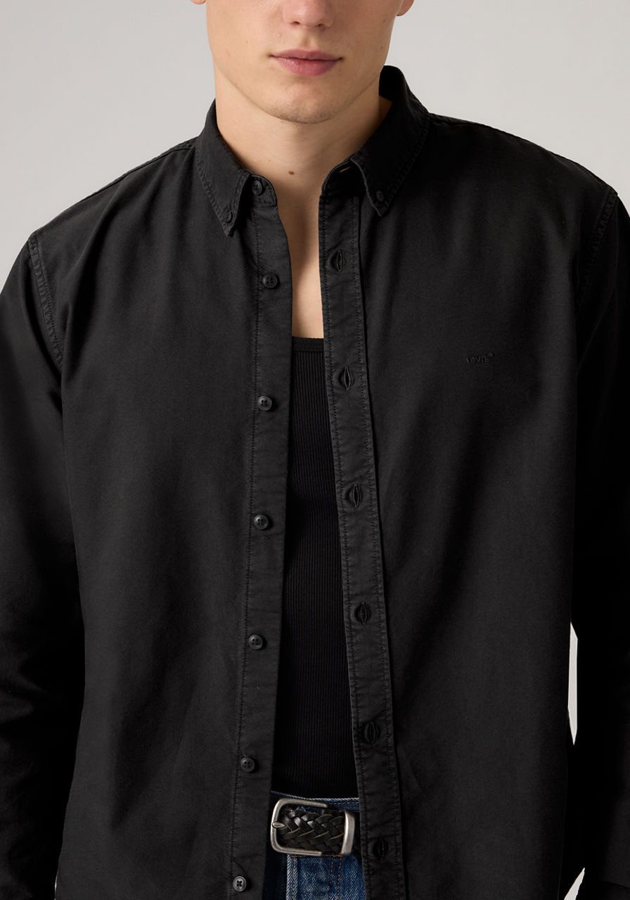 Levi's® Langarmhemd AUTHENTIC BUTTON DOWN mit Ton-in-Ton Logostickerei auf der Brust