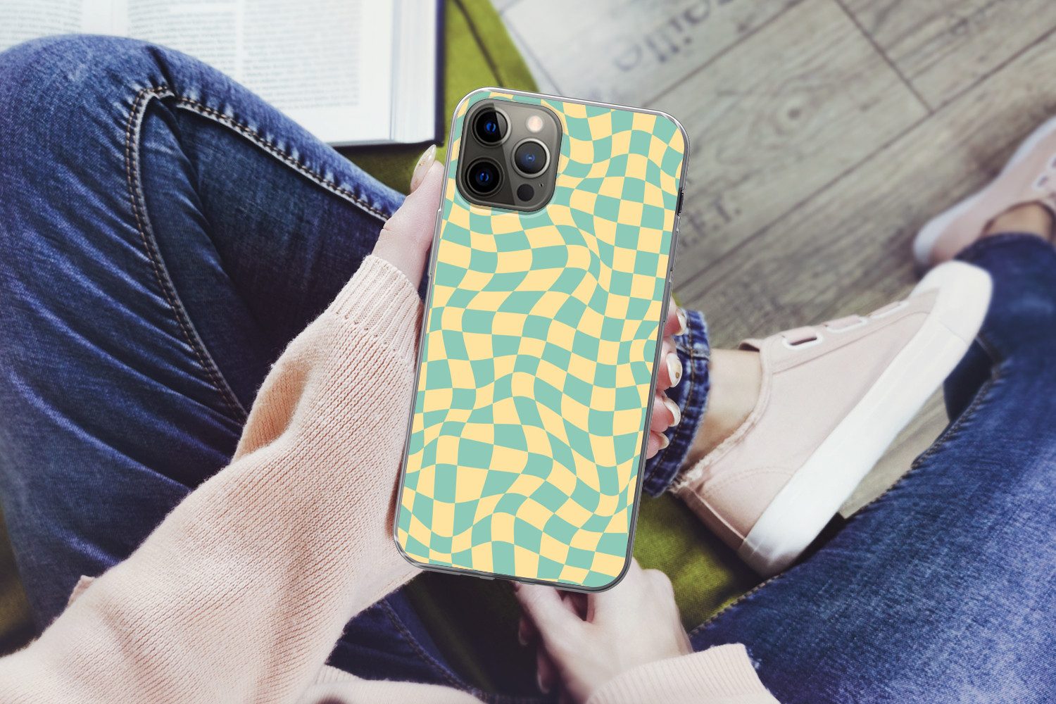 MuchoWow Handyhülle für Apple iPhone 12 Pro Quadratisches Muster - Gelb - Blau - Wellenlin, Smartphone-Bumper, Print, Handy Schutzhülle Dünn