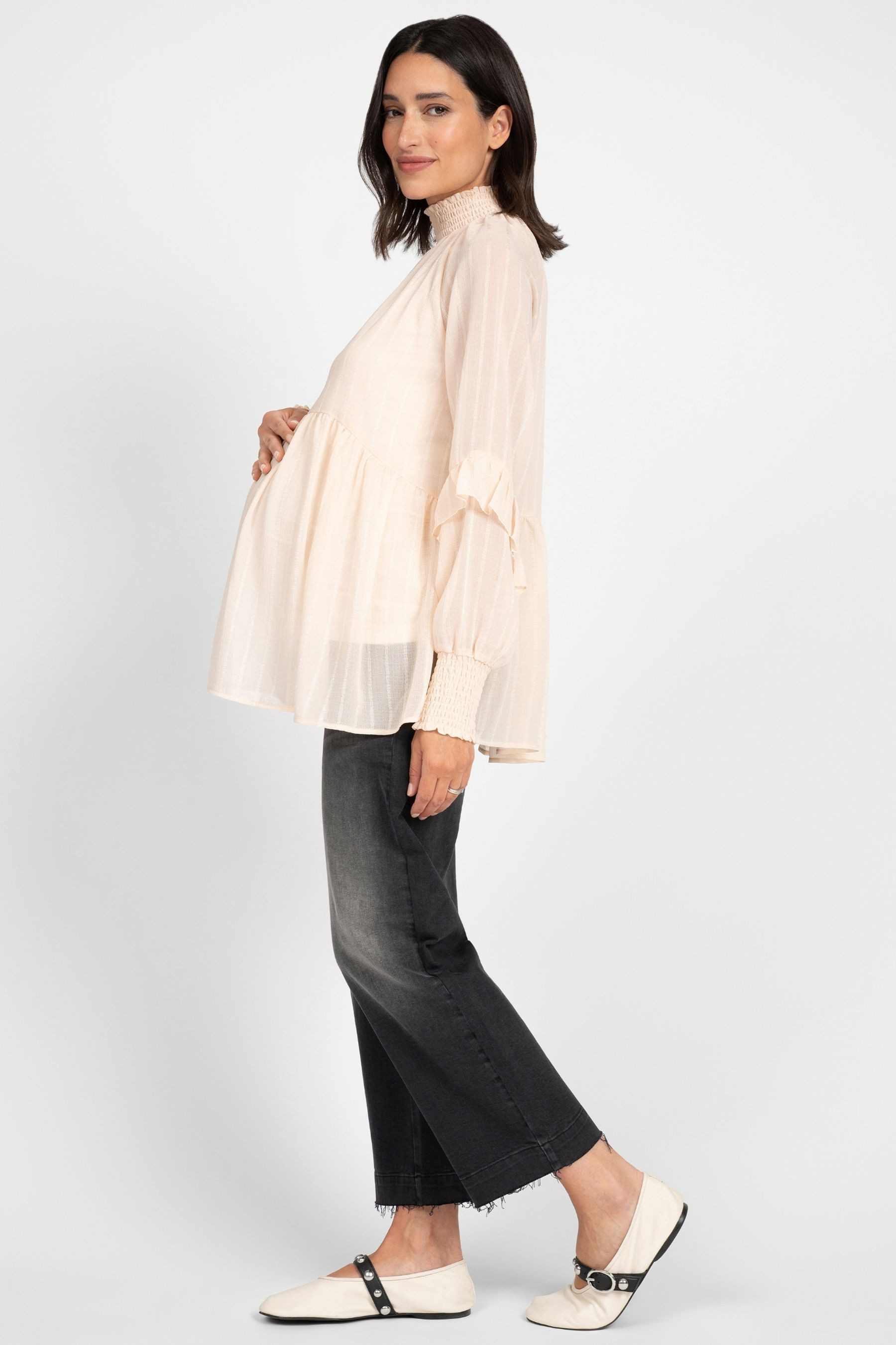 Seraphine Kurzarmbluse Seraphine Schwangerschaftssrüschenbluse (1-tlg) – Bild 2 von 5