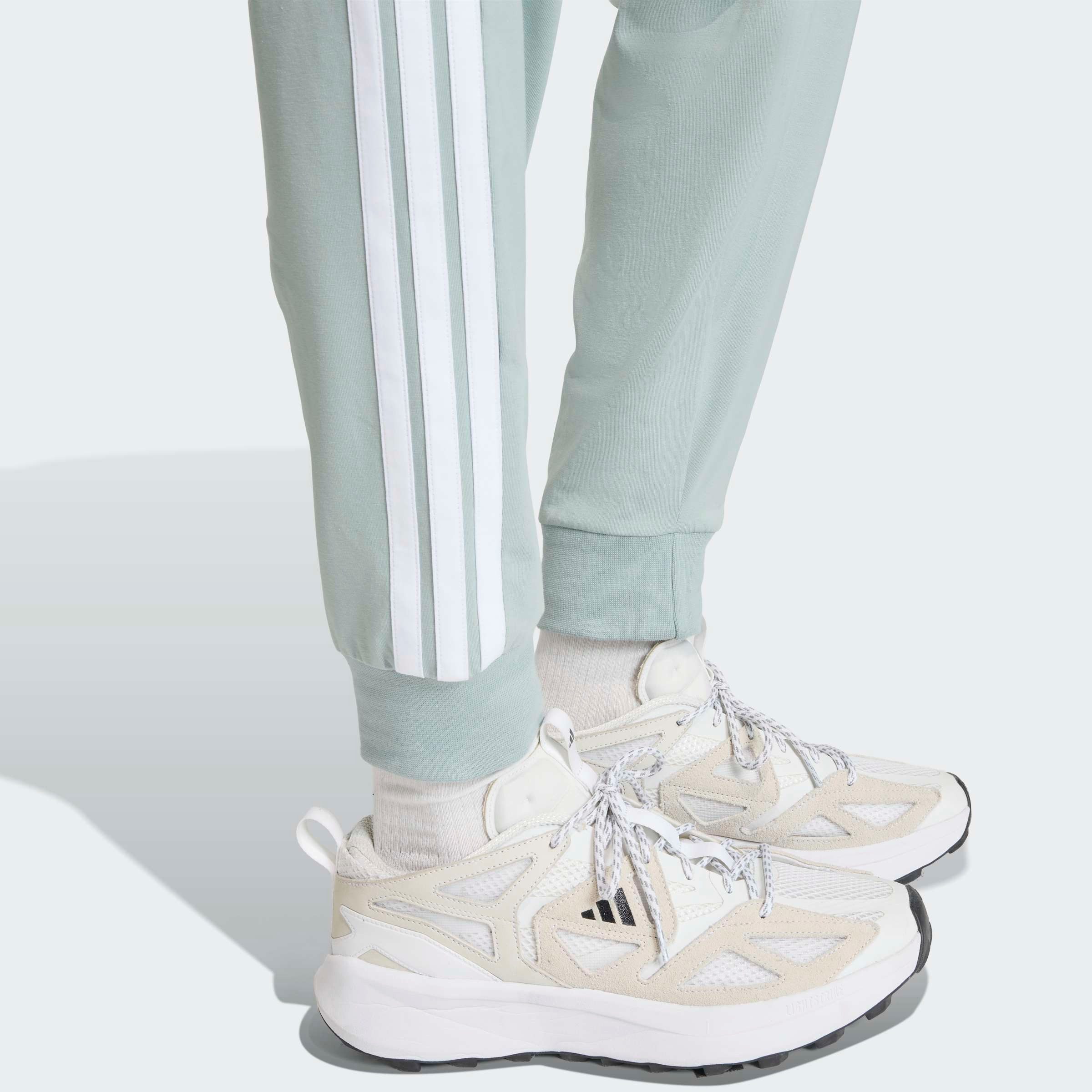 adidas Sportswear Sporthose W 3S SJ JOGGER mit lässigem Schnitt, schmal zulaufende Beinform, hoher Bund
