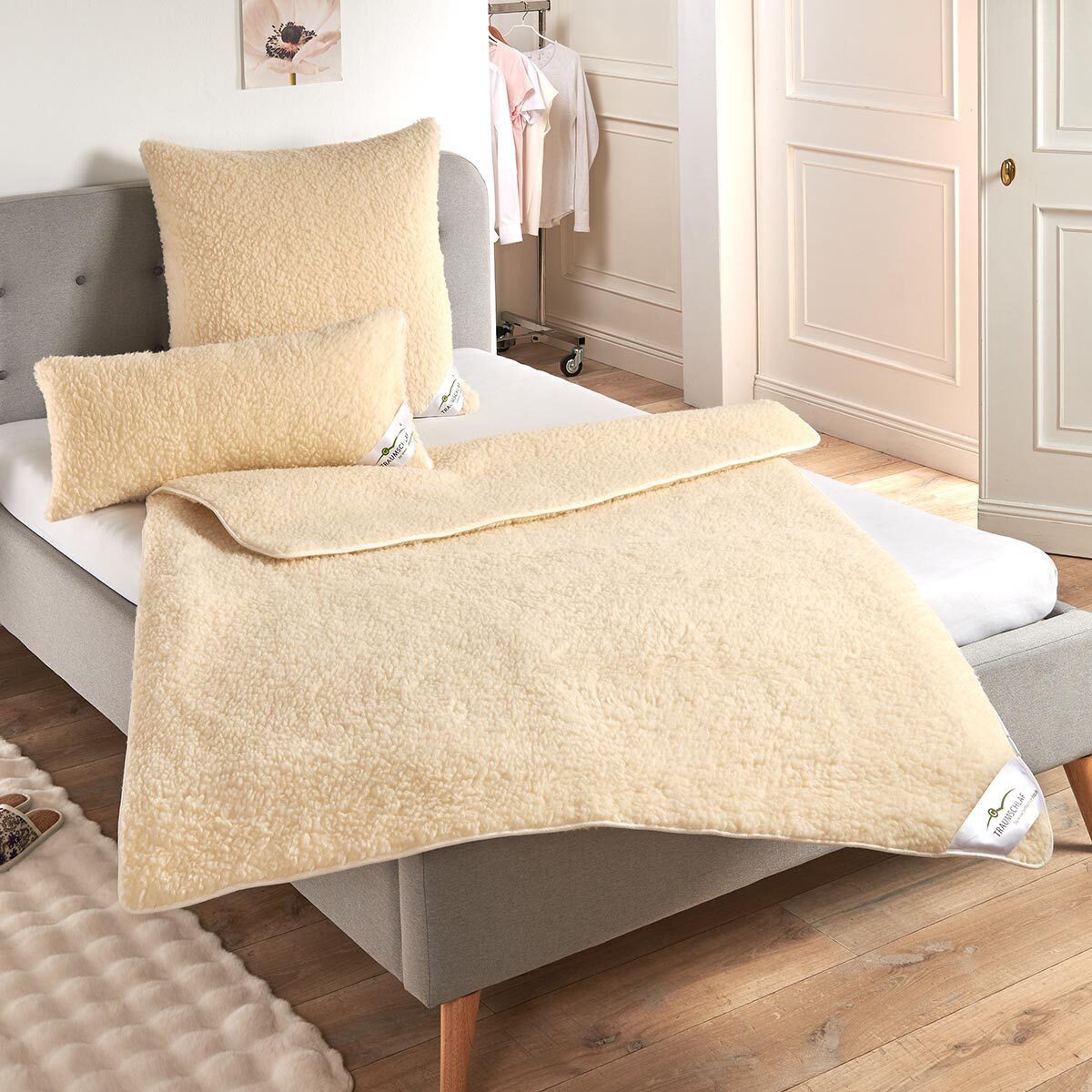 TRAUMSCHLAF Naturhaarbettdecke Duett Anna, Füllung: 100% Schurwolle, Bezug: Bezug: 100% Wolle auf 100% Polyester, Füllung: 100% Schurwolle, besonders fein, wertvoll und anschmiegsam