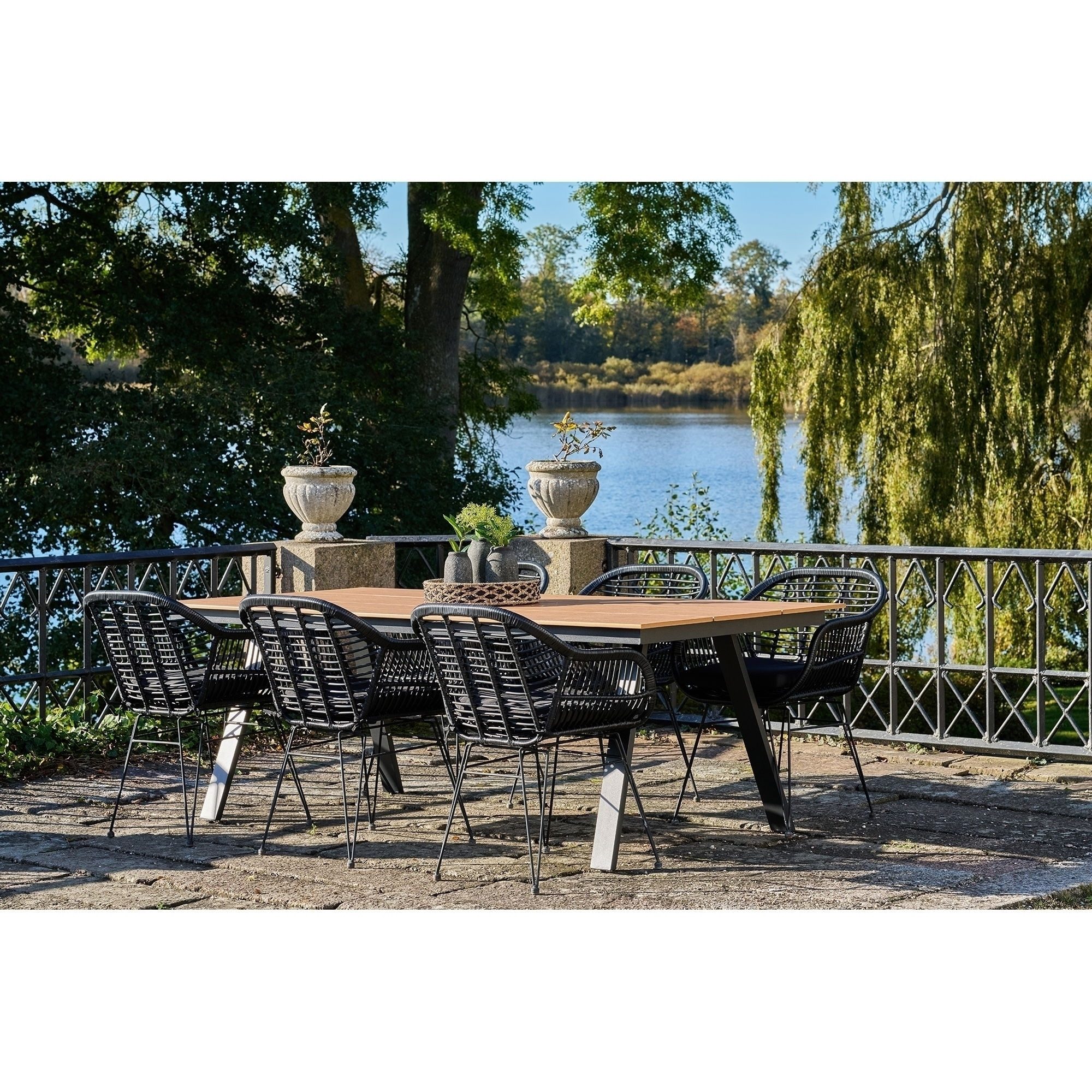 House Nordic Gartentisch in Teakoptik-natur / Aluminium Schwarz - 220x74x100 (BxHxT)
