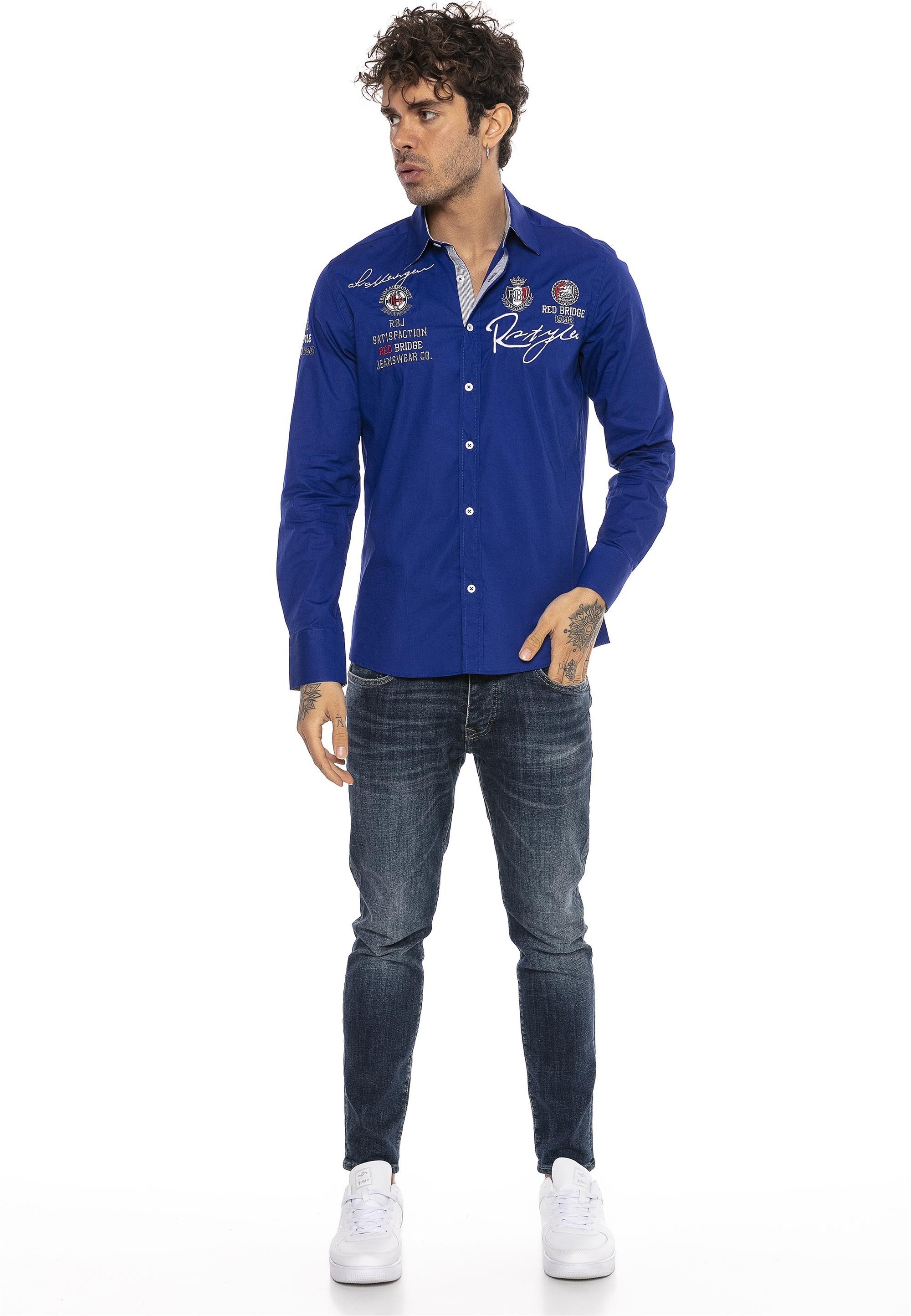 RedBridge Langarmhemd Jersey City im Slim Fit-Schnitt mit Stickerei