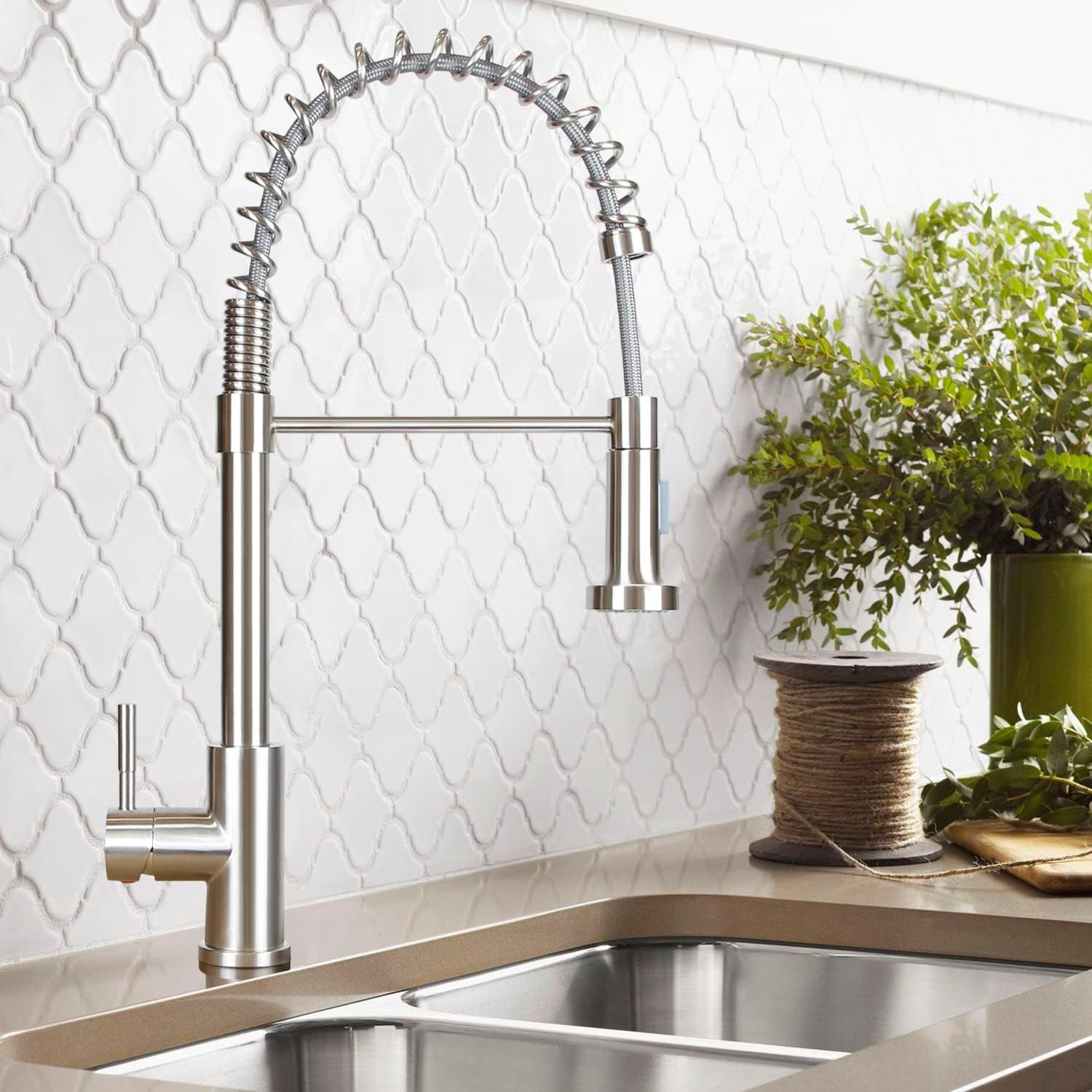 ZMH Küchenarmatur Schwarz Wasserhahn Brause ausziehbar Schwenkbar Küche Badezimmer (Set, 1-St., Küchenarmatur mit Spiralfeder) Rostfreier Stahl/heißes und kaltes Wasser/360° Drehung