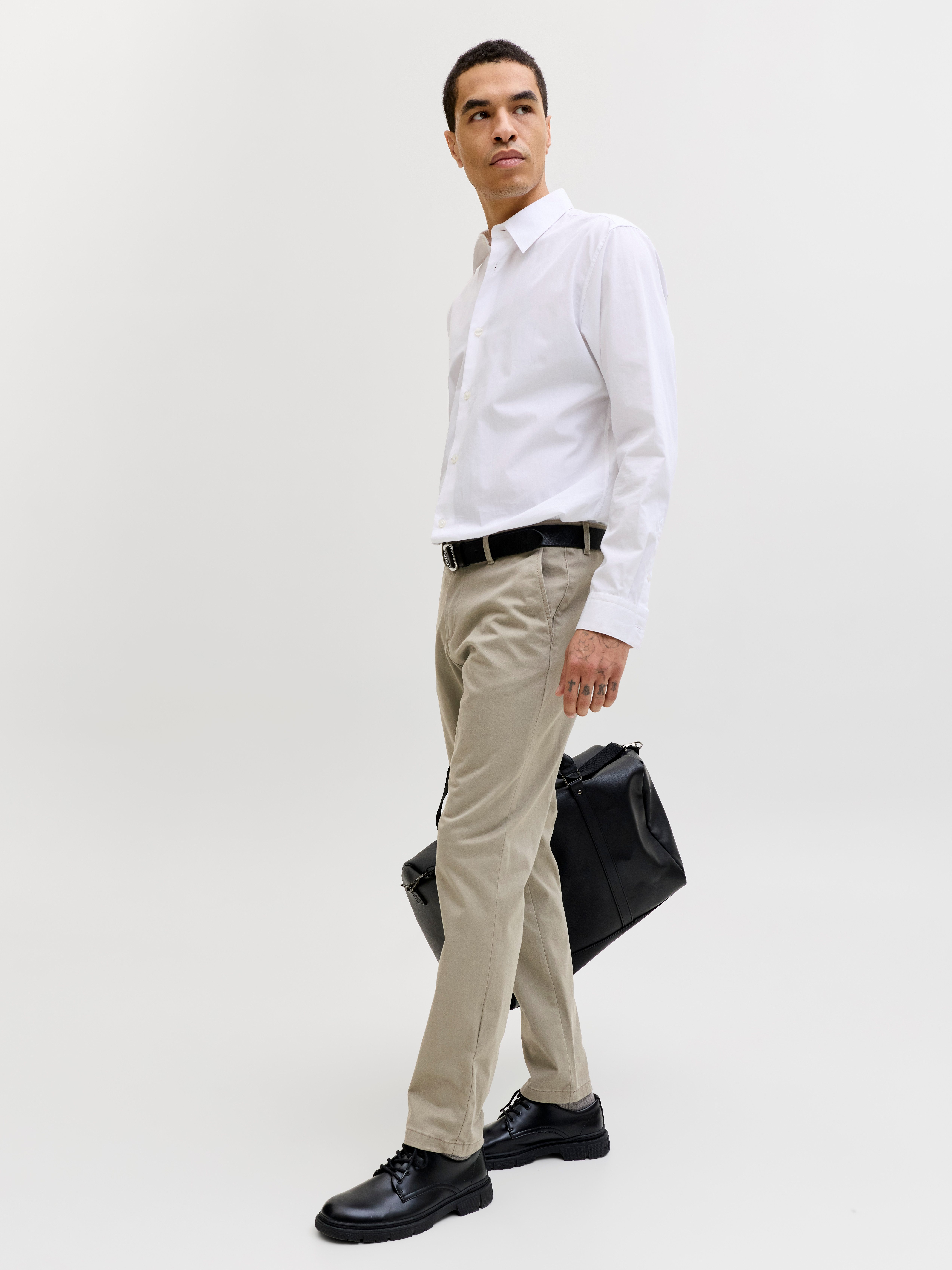 Jack & Jones Chinohose JJIMARCO mit Badge und hohem Tragekomfort unifarben, modisch, slim fit, Baumwollmischung – Bild 4 von 5