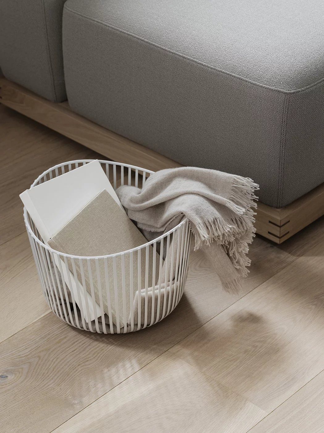 blomus Aufbewahrungskorb -MODO- Stilvolle Aufbewahrung: Zeitloses Design für elegante Ordnung, Hochwertig, Designer, Korrosionsbeständig, Kratzfest, 31,5cm, Far – Bild 3 von 4