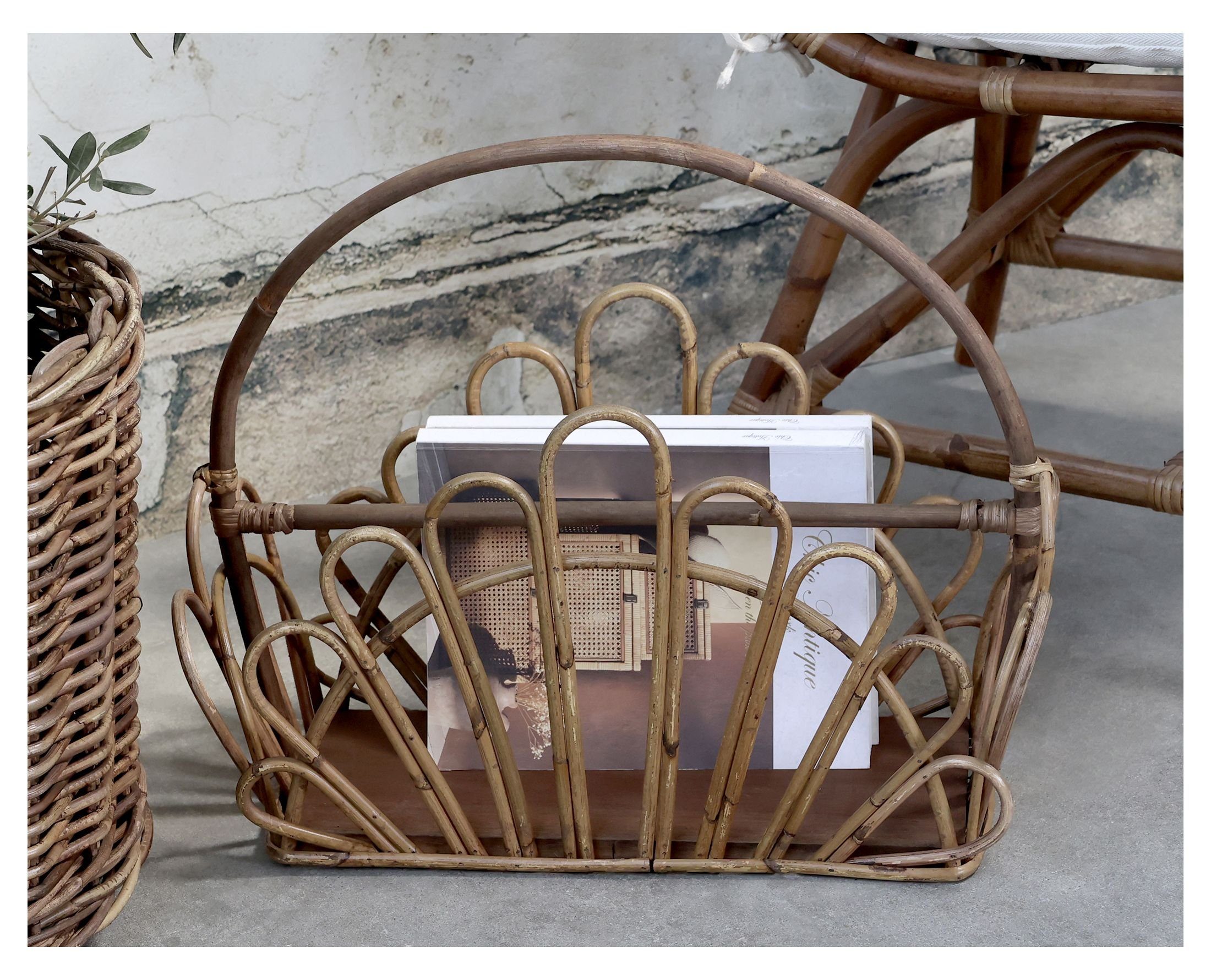 Chic Antique Zeitungsständer Magazinhalter Zeitungsständer Zeitschriftenhalter Rattan Chic Antique. € 75,95
