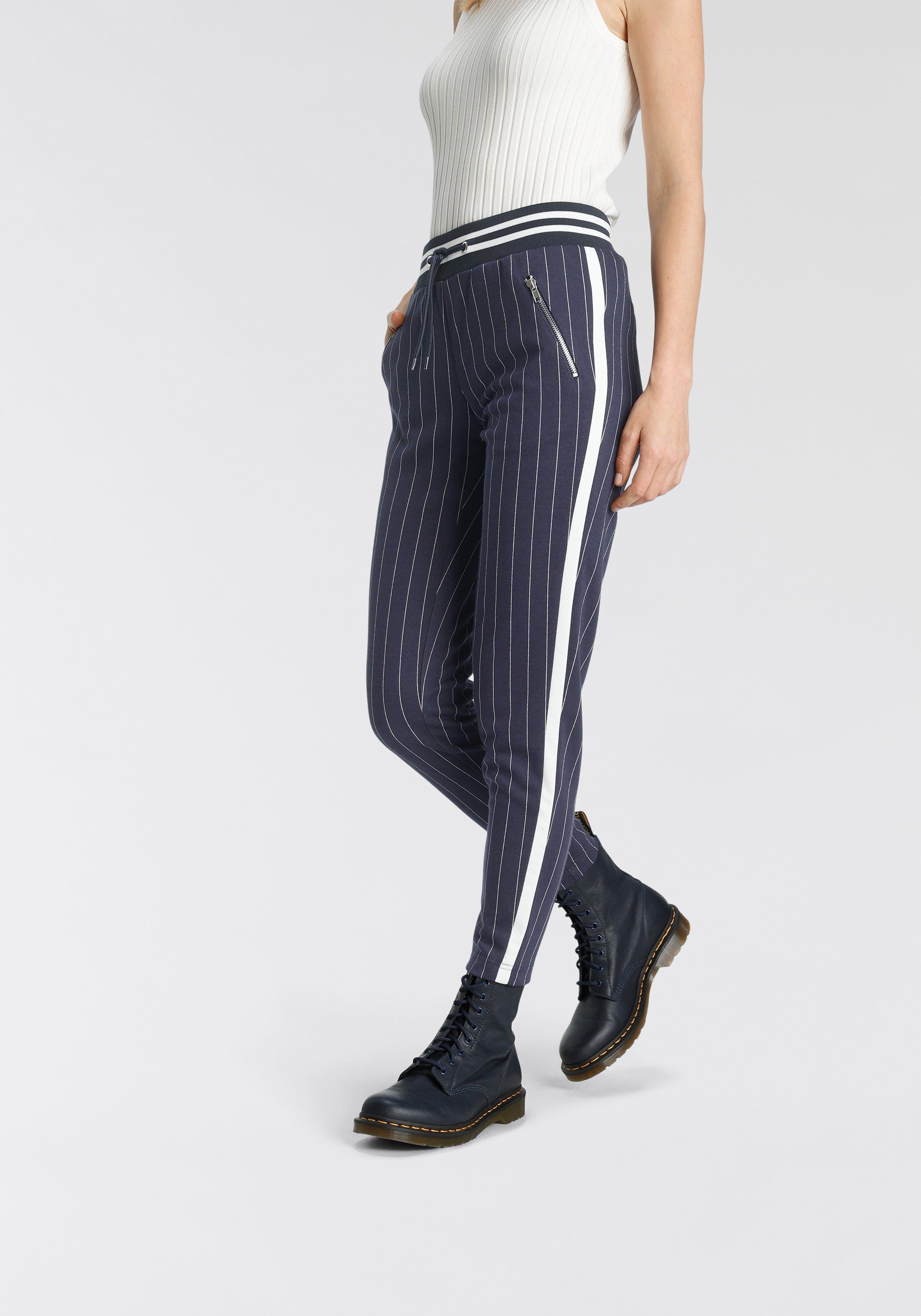 AJC Jogger Pants im trendigem Retro-Design günstig online kaufen