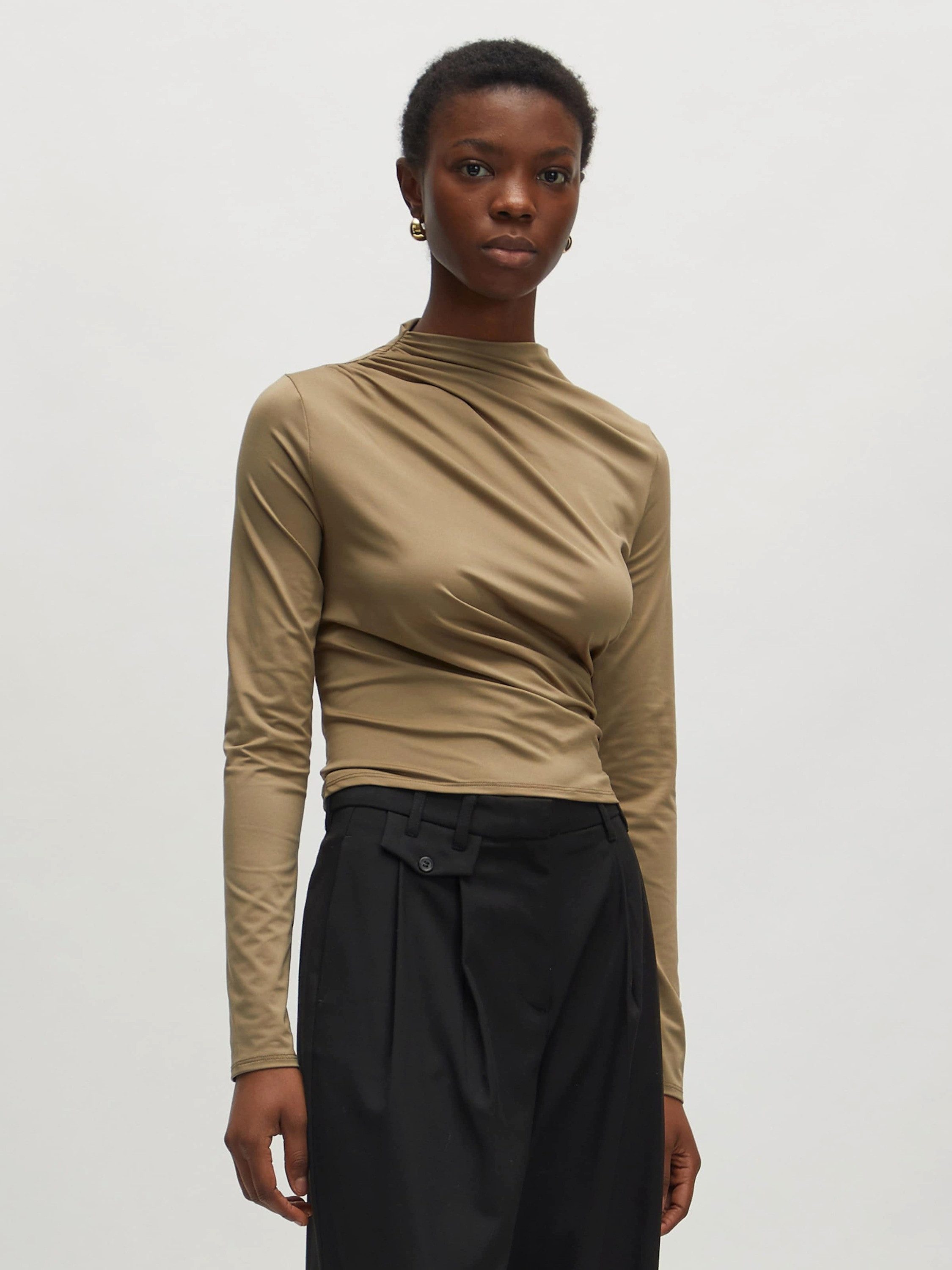 EDITED Langarmshirt Omara (1-tlg) Drapiert/gerafft günstig online kaufen