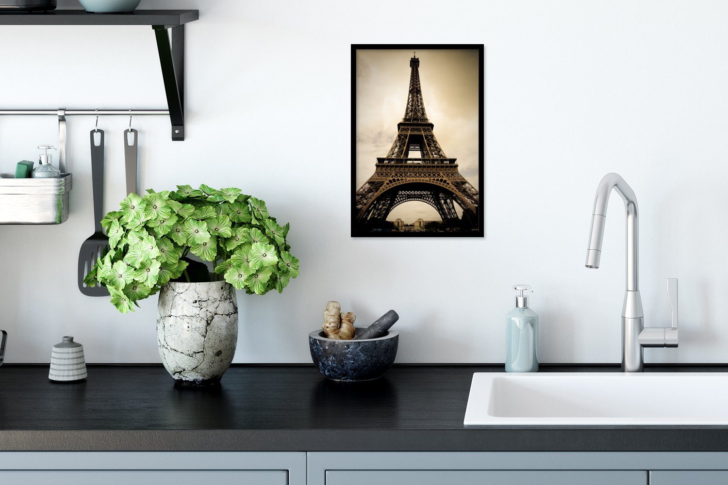 Wanddeko, Poster, Eiffelturm Wandposter, in Poster Schwarzem Paris Bilderrahmen Gerahmtes Sepia-Fotodruck, (1 St), MuchoWow Bilder,