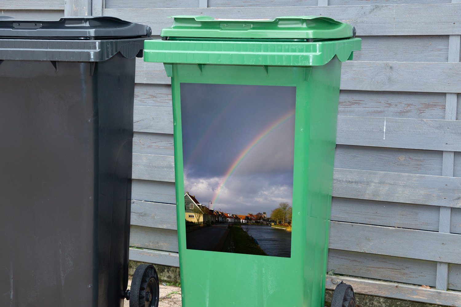 (1 Abfalbehälter Doppelter St), Wandsticker MuchoWow Container, Regenbogen über Mülleimer-aufkleber, Mülltonne, Friesendorf Sticker, einem
