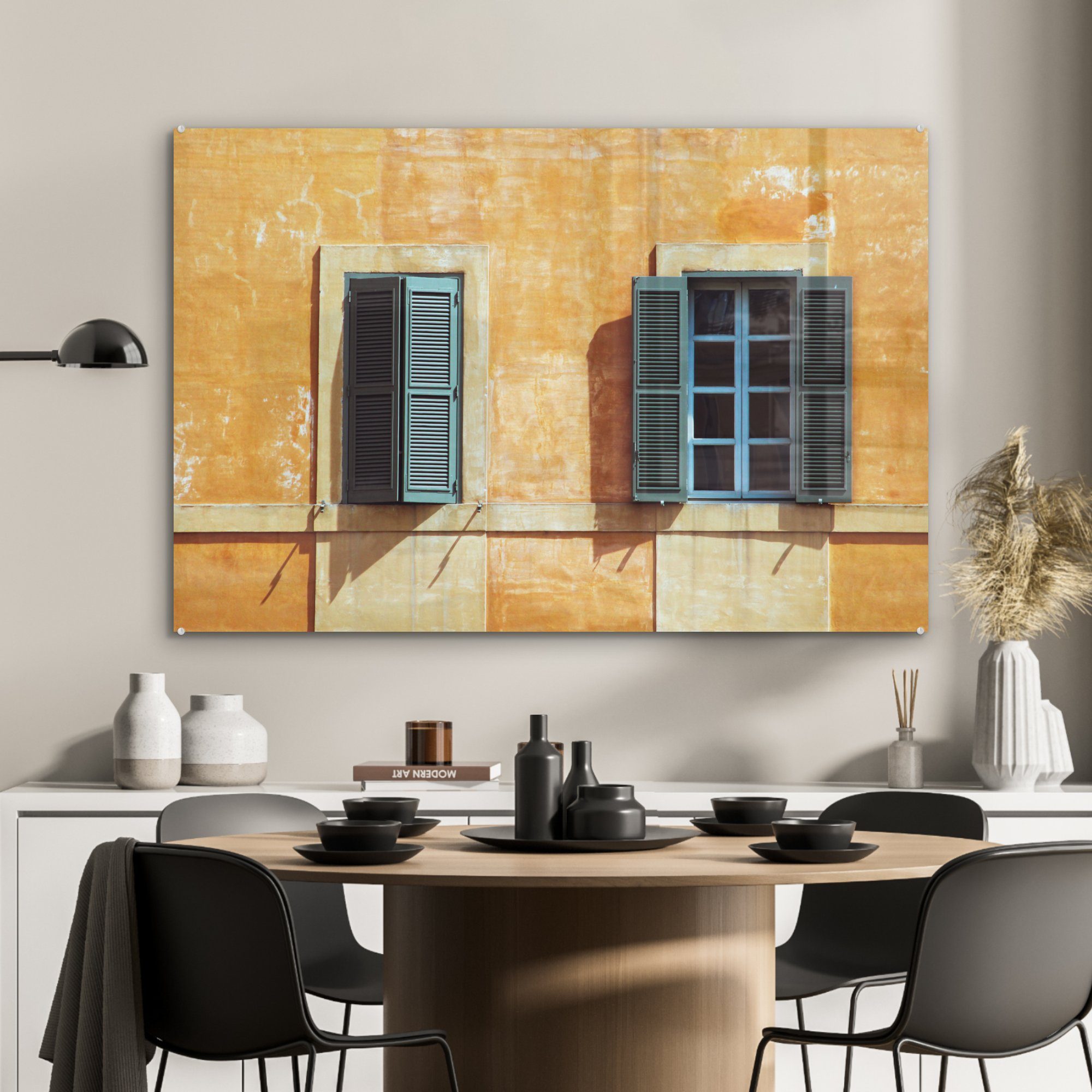 Fenster (1 orangefarbenen Schlafzimmer Rom, Wand Wohnzimmer Acrylglasbild mit in Zwei & MuchoWow vor Fensterläden einer St), Acrylglasbilder