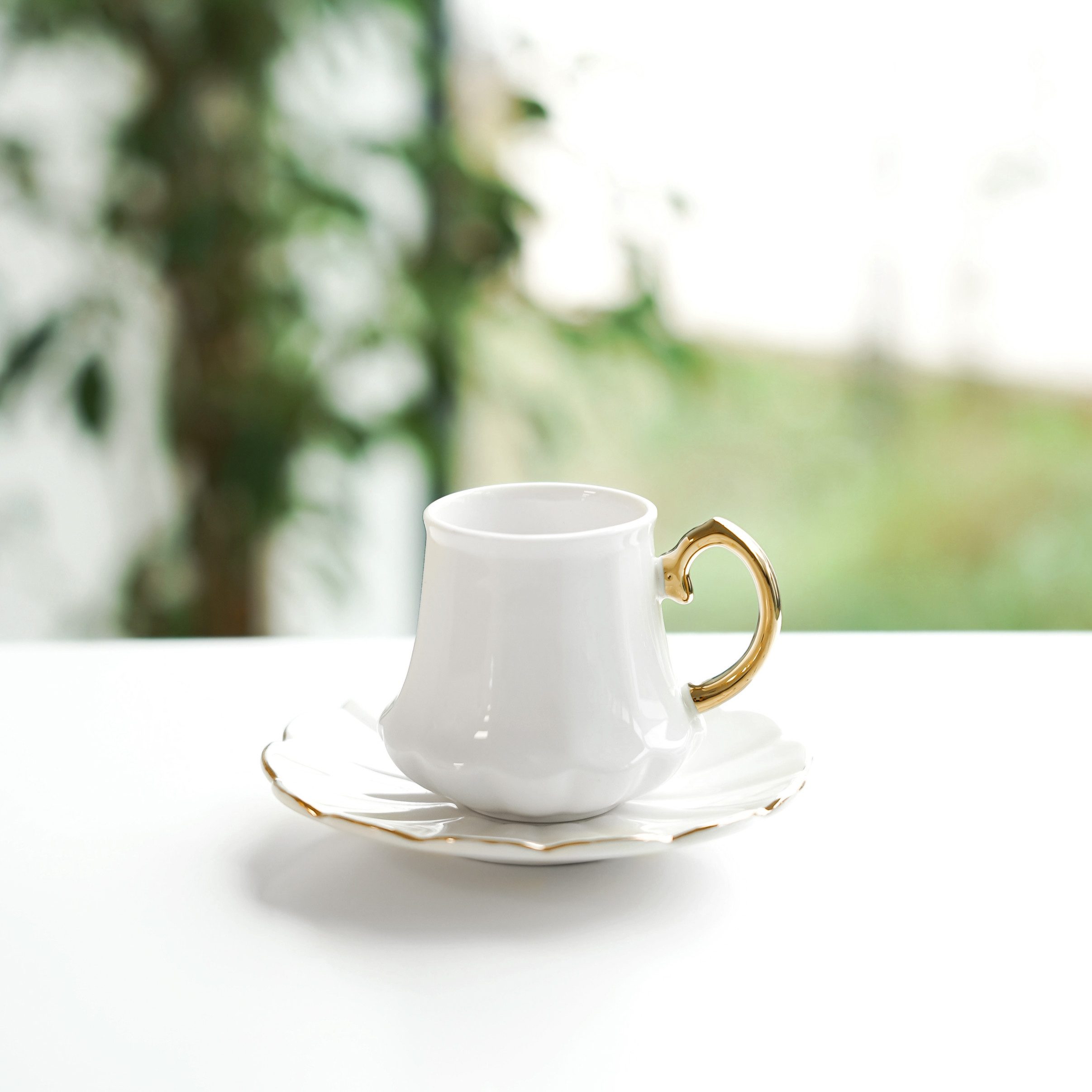 Mulex Kaffeeservice 12-teiliges Mokkatassen-Set aus Porzellan - Weiß & Gold, 100 ml (12-tlg), 6 Personen, Porzellan, 6x Mokkatassen, 6x Untertassen