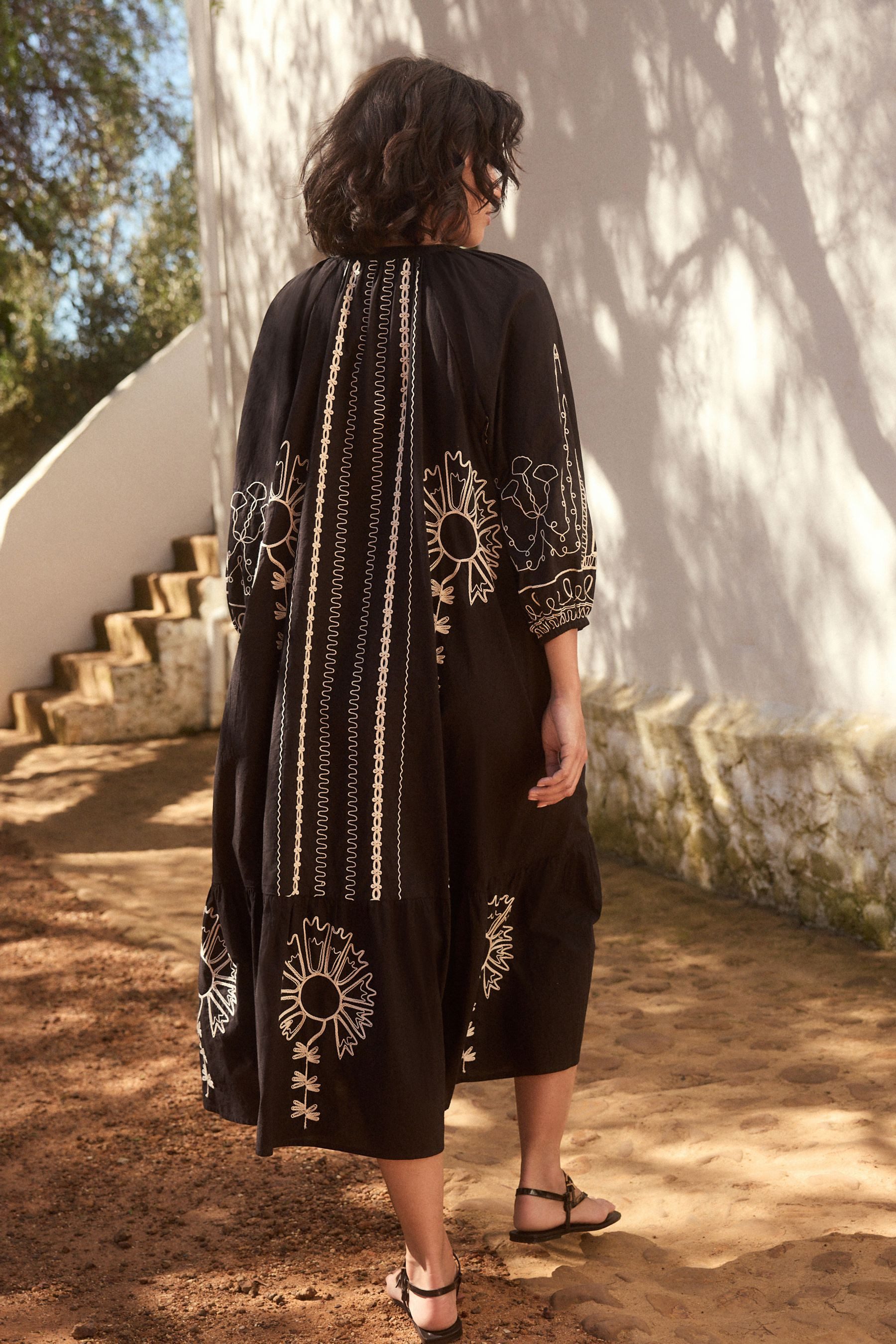Next Strandkleid Langärmeliges Midikleid mit Stickereien günstig online kaufen